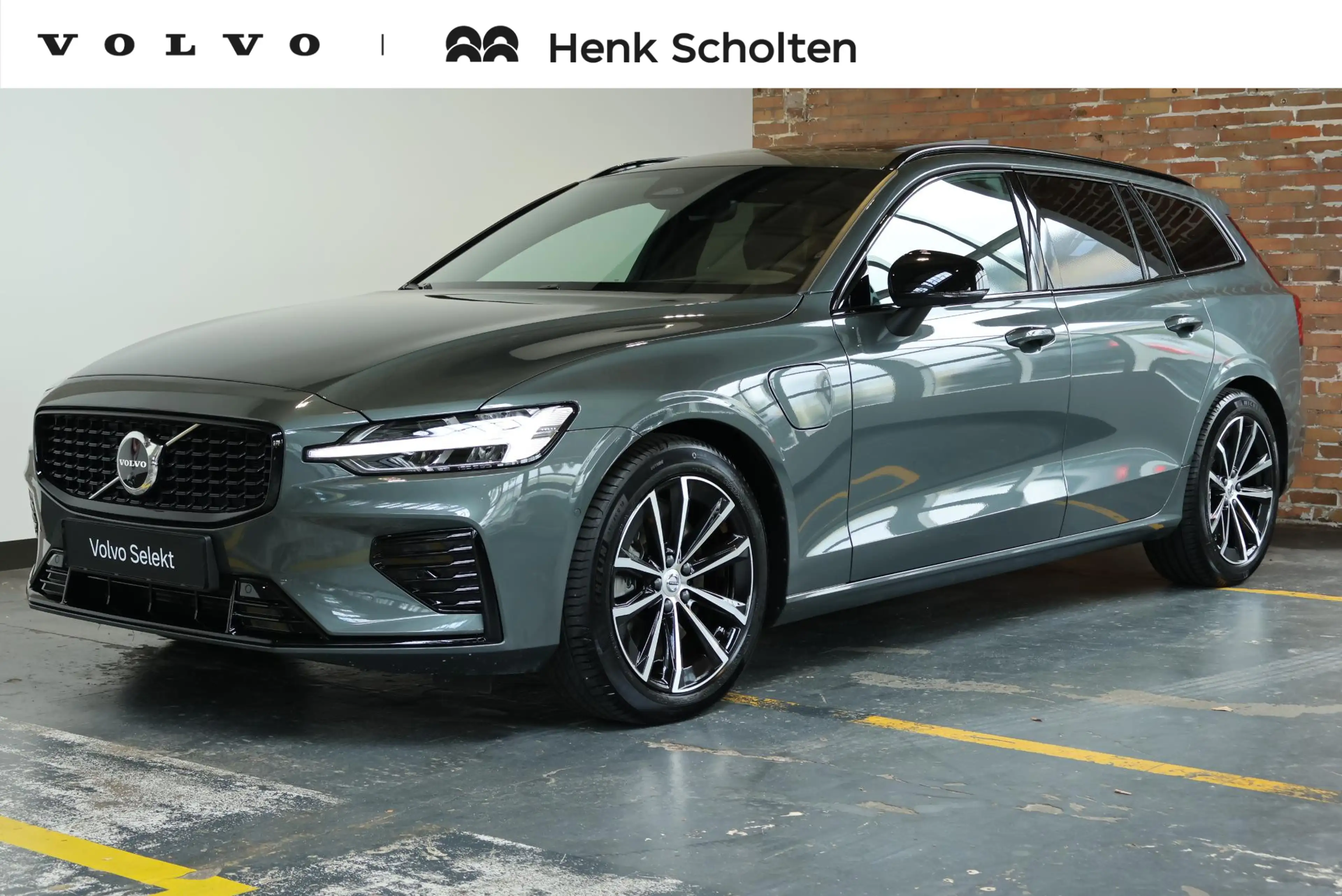 Volvo V60 T8 Plug-in hybrid AWD Plus Dark | Panoramadak | Tr