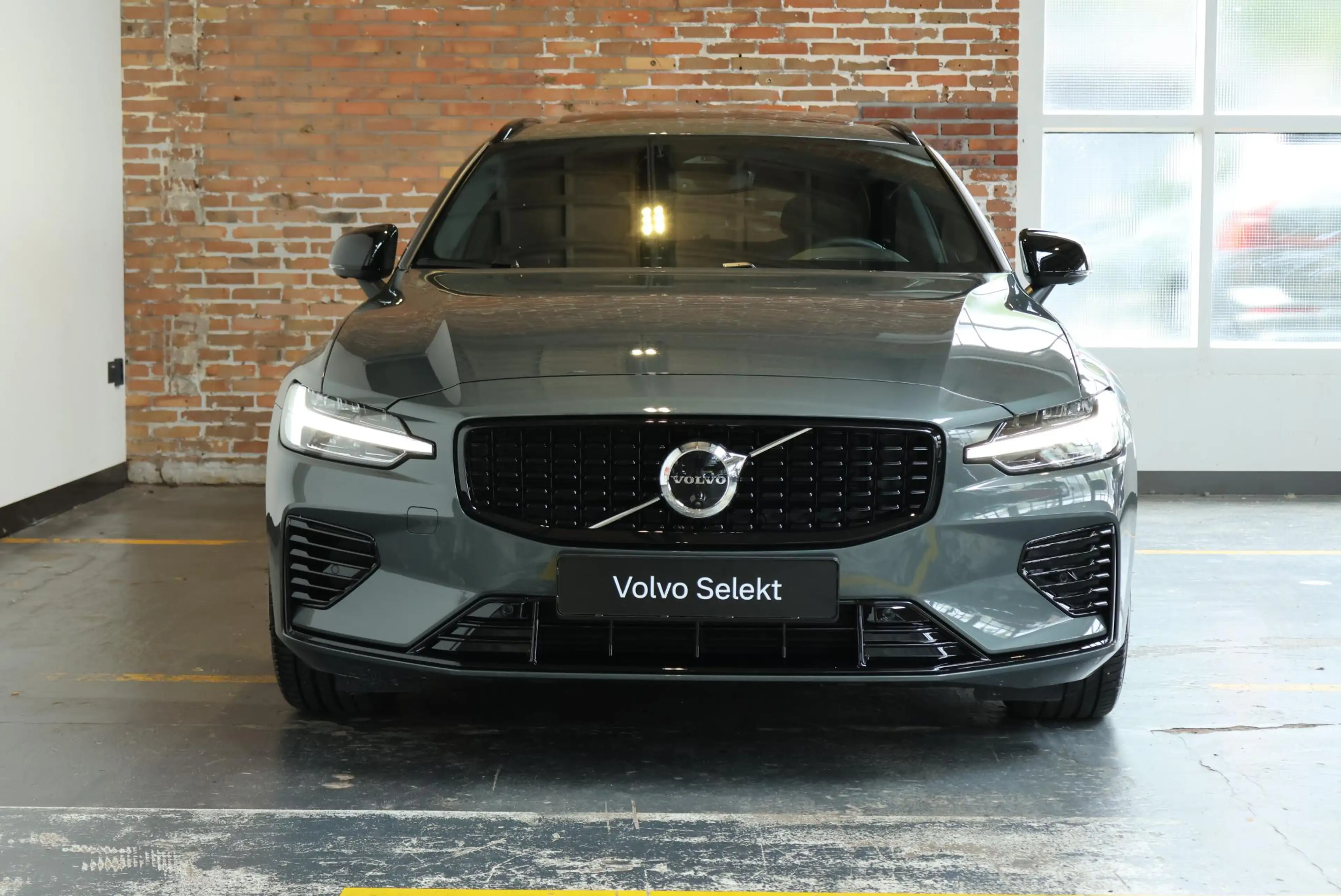 Volvo V60 T8 Plug-in hybrid AWD Plus Dark | Panoramadak | Tr — photo 5