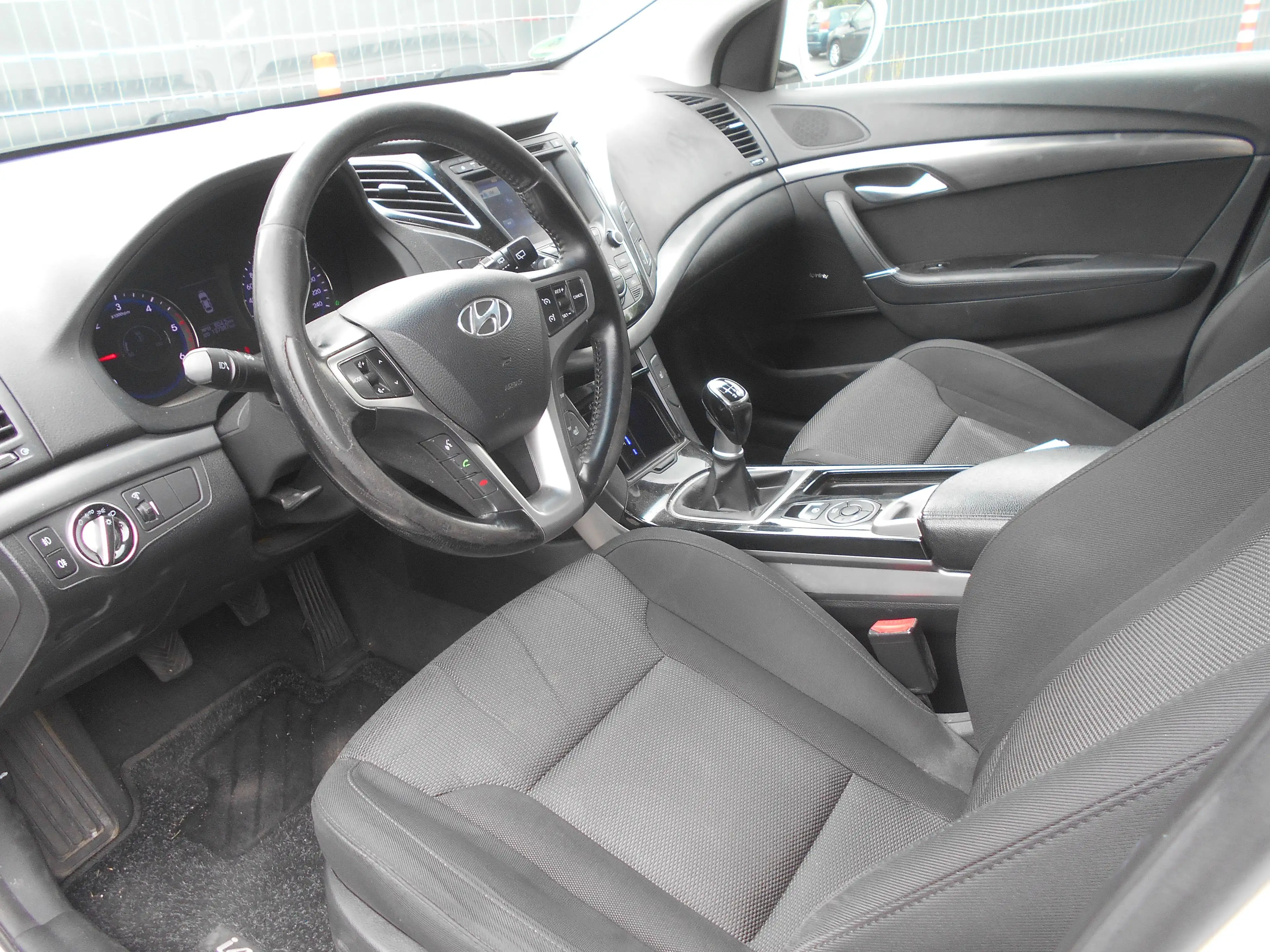 Hyundai i40 5 Star Edition/KLIMA/NAVI/EURO 5 — photo 10