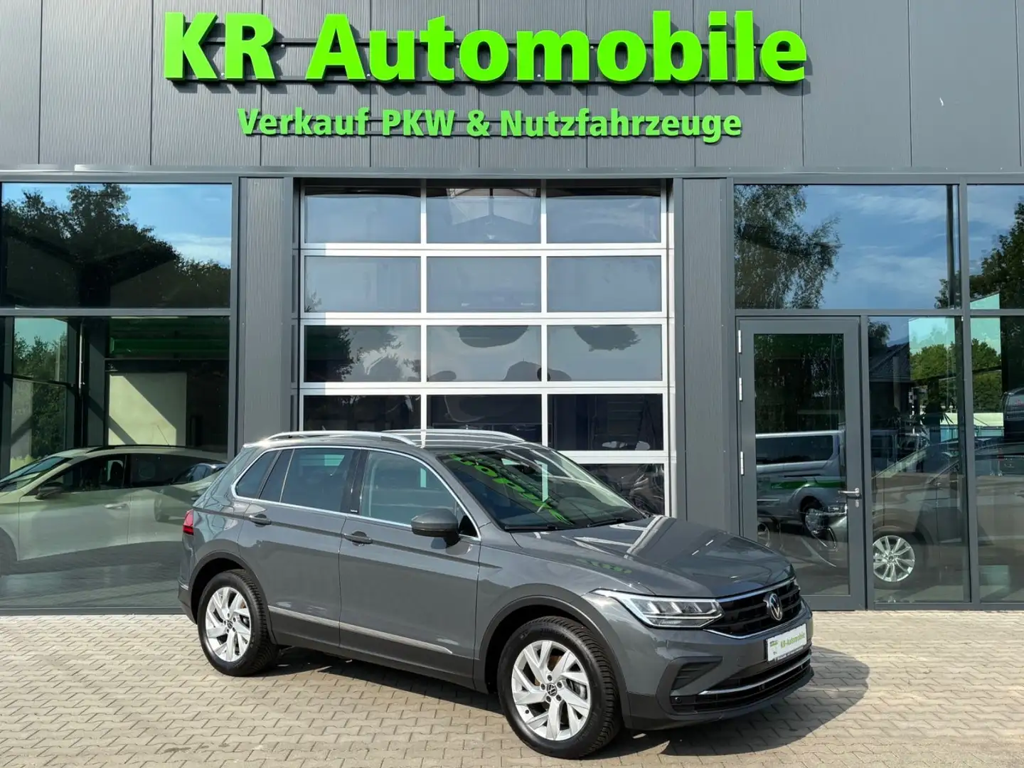 Volkswagen Tiguan Move - Ganzjahresreifen Grau - 1