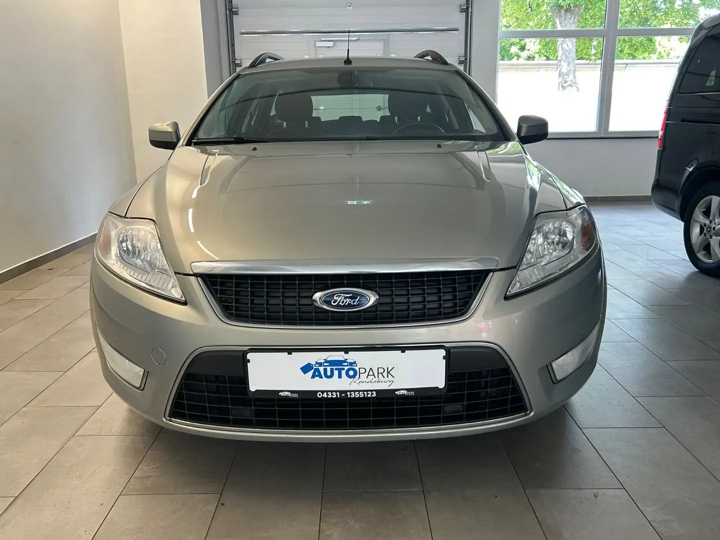 Ford Mondeo Turnier Ghia *Automatik* Grau - 2