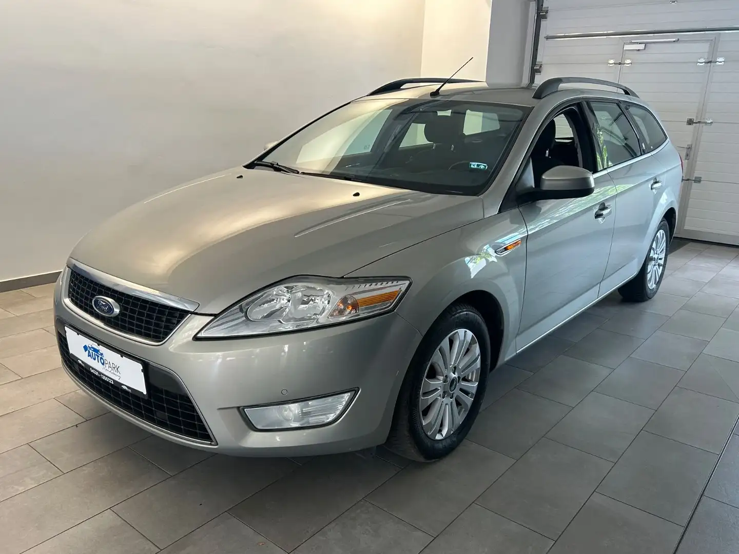 Ford Mondeo Turnier Ghia *Automatik* Grau - 1
