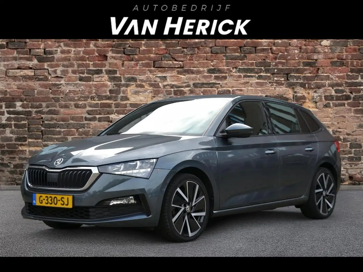 Skoda Scala 1.0 TSI Sport Business Automaat | Carplay | Adapti Grijs - 1