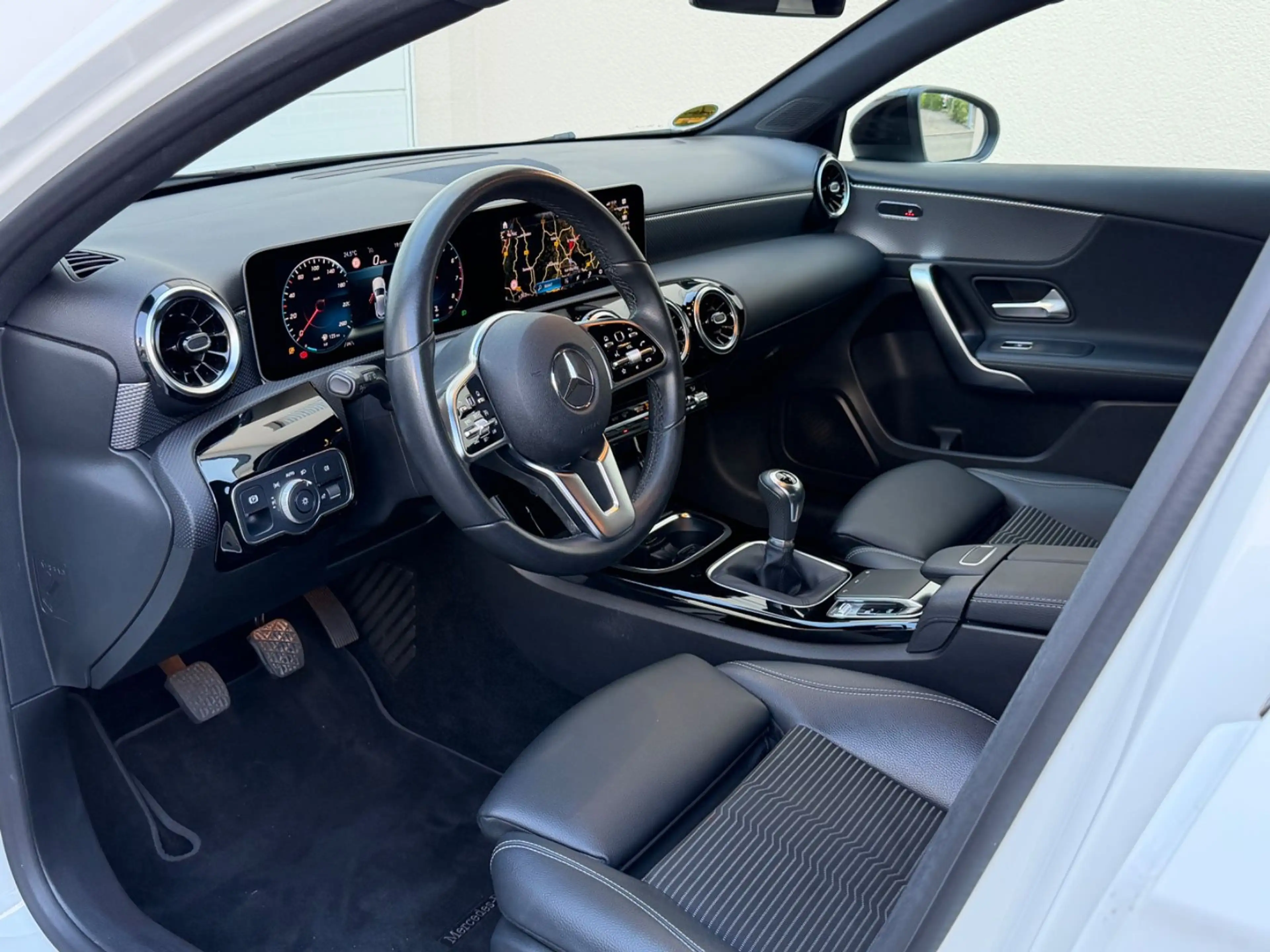 Mercedes-Benz A 200 °AMG 19"°64Tkm°Night-Paket°MBUX°Navi°LED° — photo 14