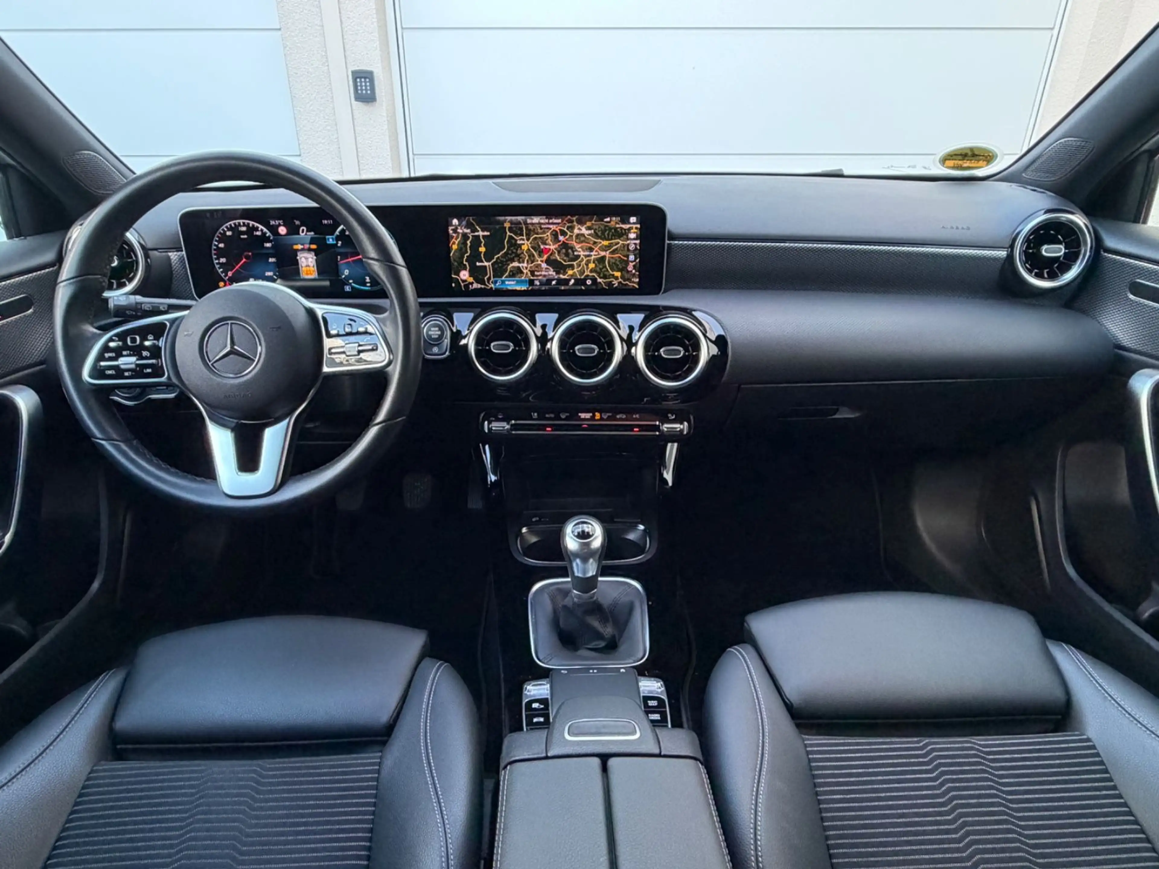 Mercedes-Benz A 200 °AMG 19"°64Tkm°Night-Paket°MBUX°Navi°LED° — photo 11