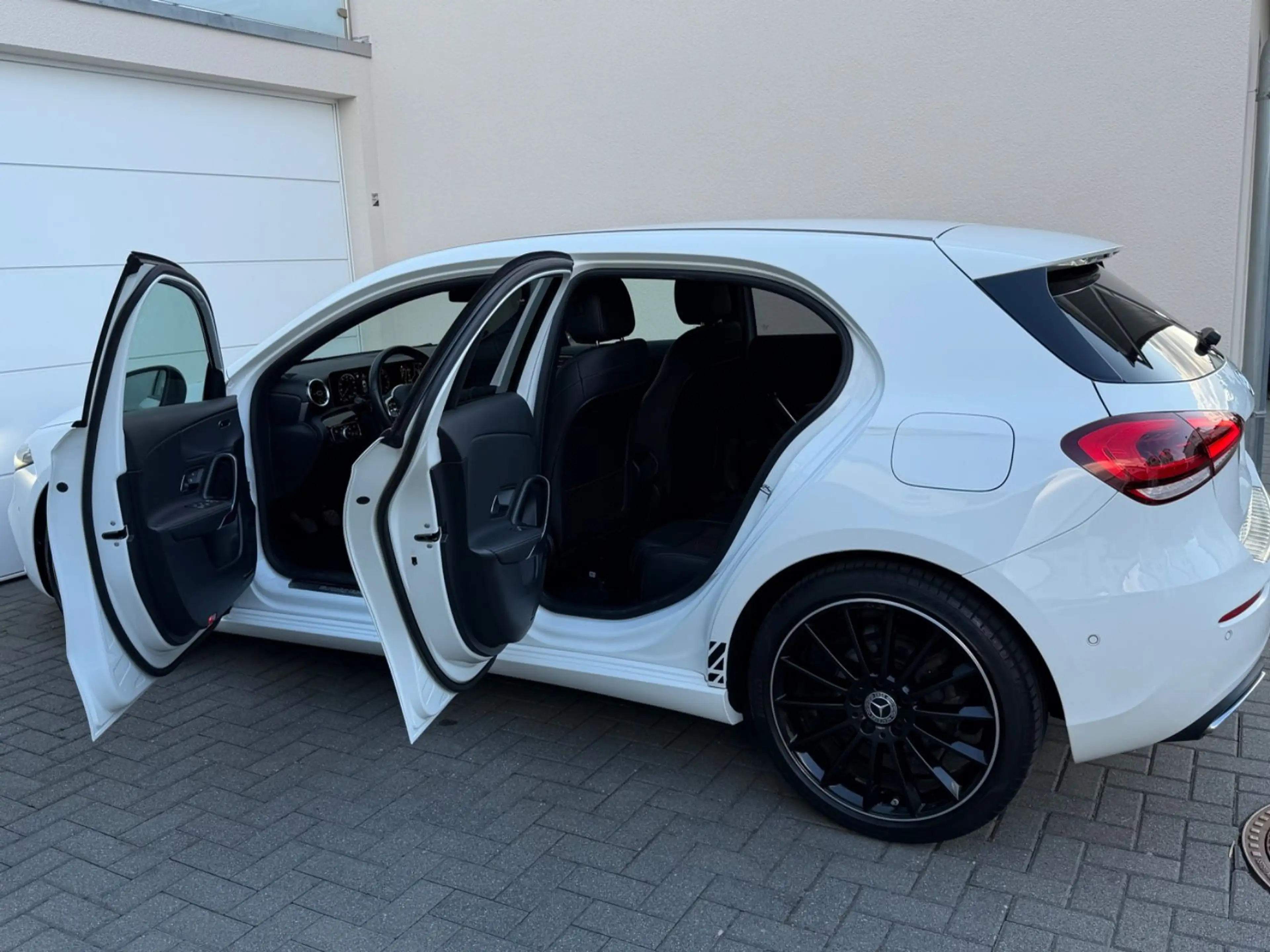 Mercedes-Benz A 200 °AMG 19"°64Tkm°Night-Paket°MBUX°Navi°LED° — photo 9