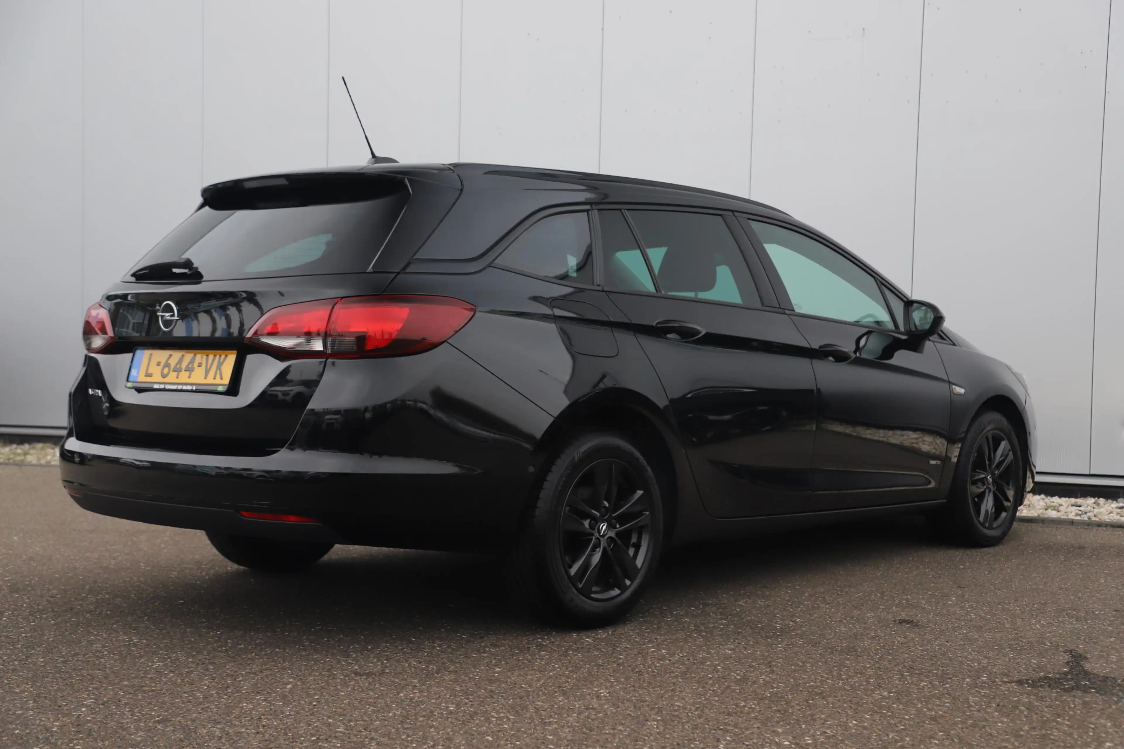 Opel Astra Sports Tourer 1.2 Design & Tech LMV Navigatie Acht — photo 4