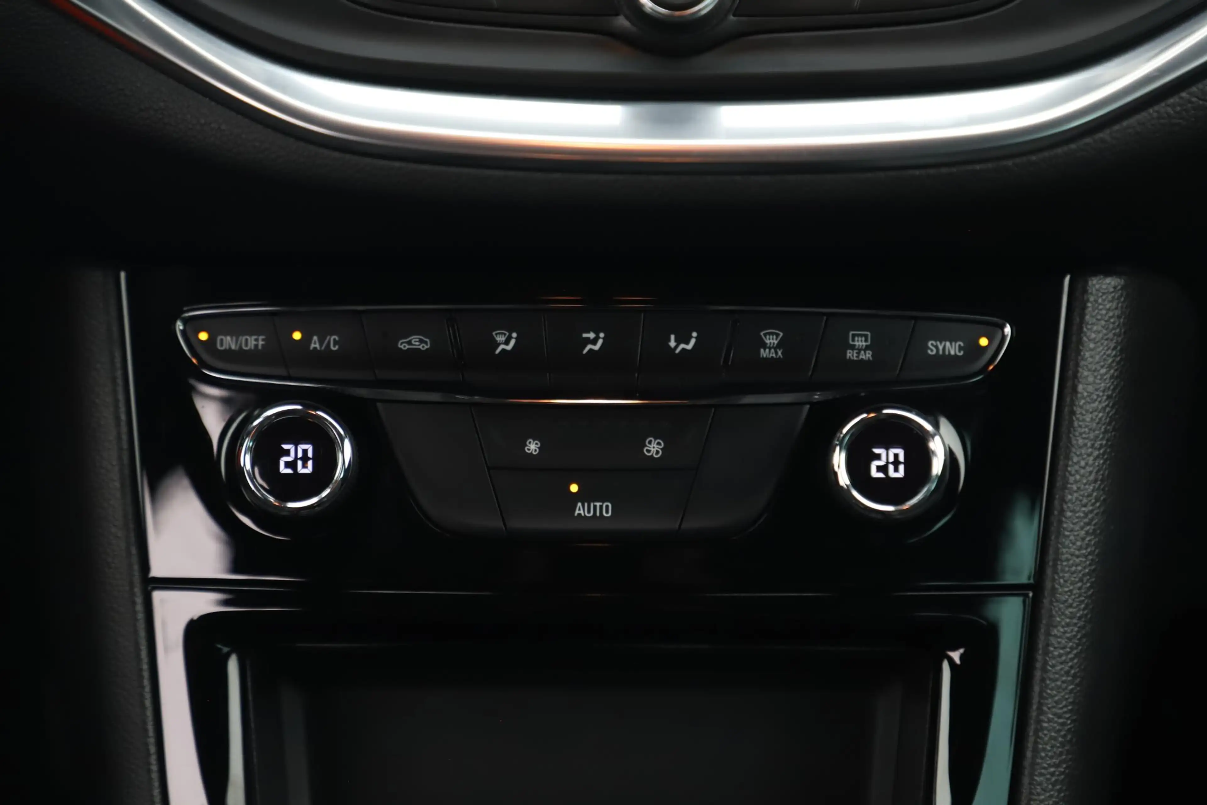 Opel Astra Sports Tourer 1.2 Design & Tech LMV Navigatie Acht — photo 10
