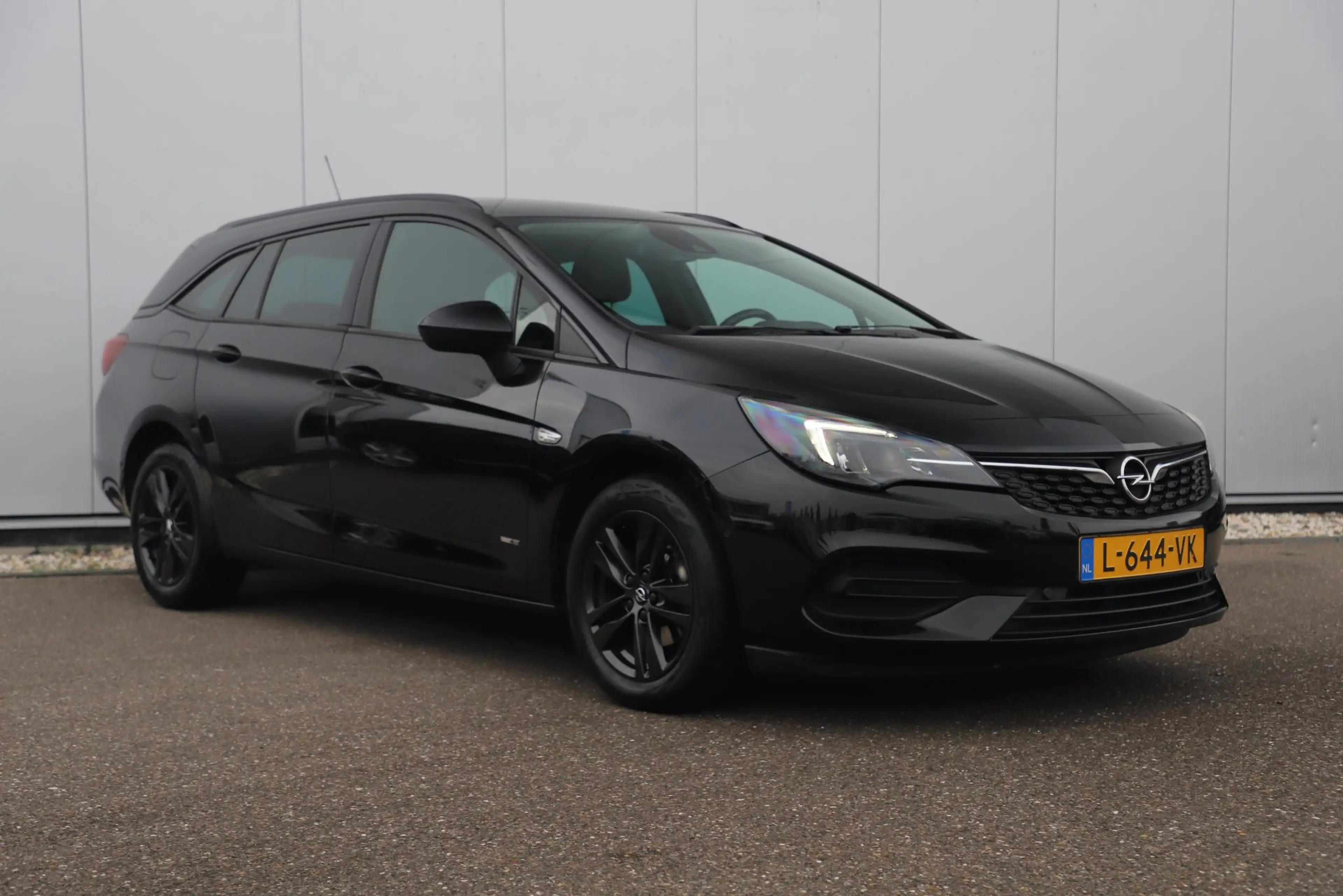 Opel Astra Sports Tourer 1.2 Design & Tech LMV Navigatie Acht — photo 3