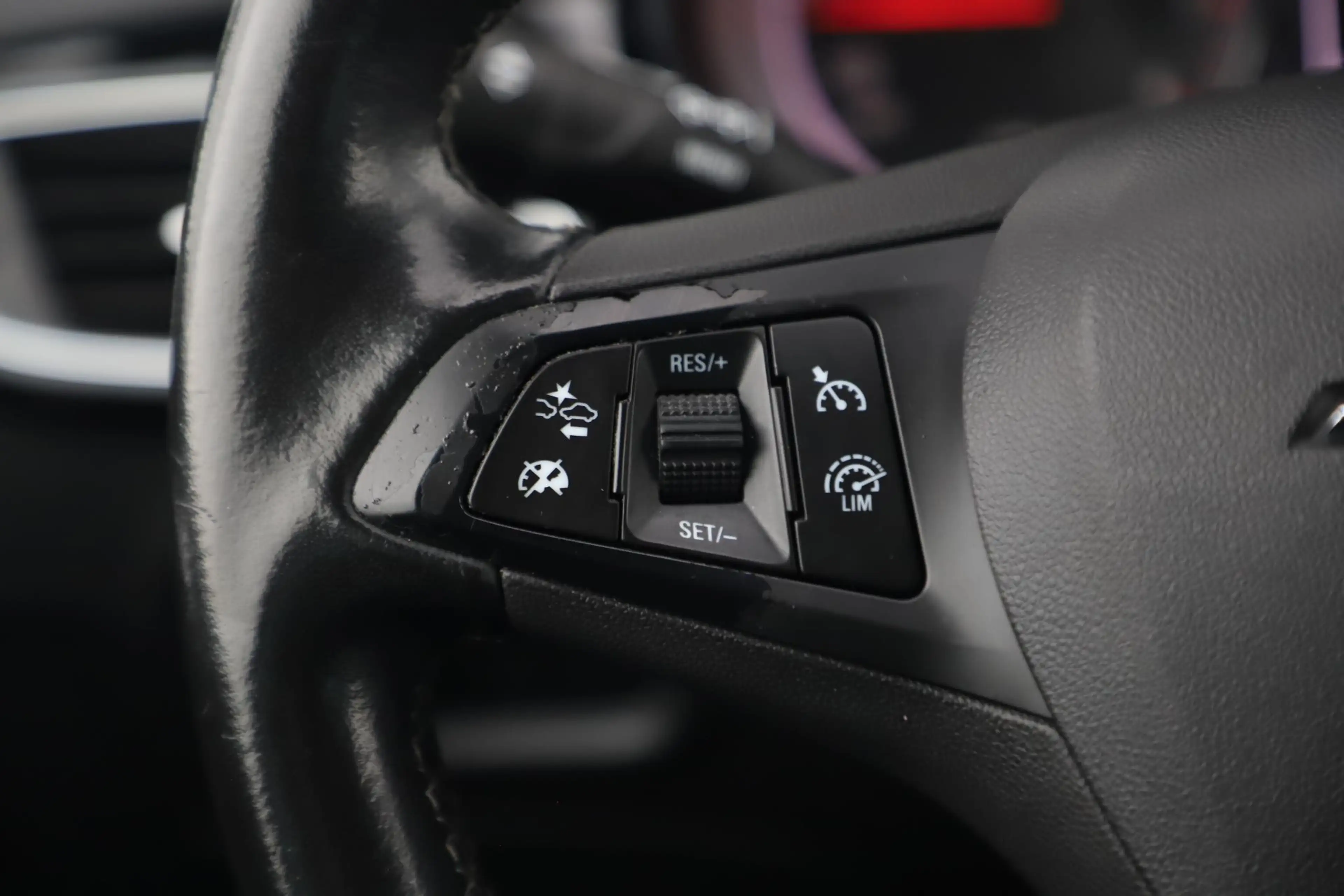 Opel Astra Sports Tourer 1.2 Design & Tech LMV Navigatie Acht — photo 12
