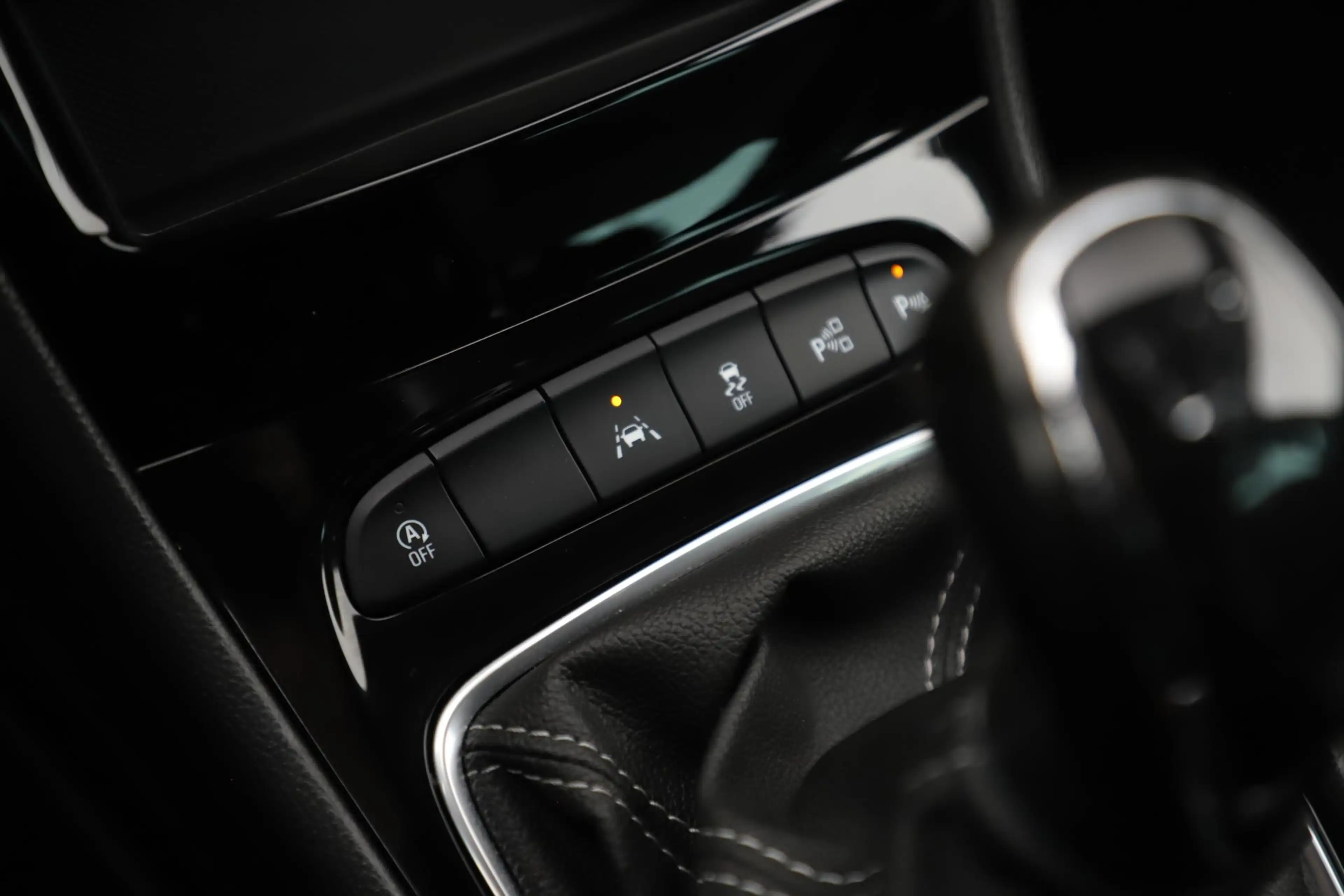 Opel Astra Sports Tourer 1.2 Design & Tech LMV Navigatie Acht — photo 14
