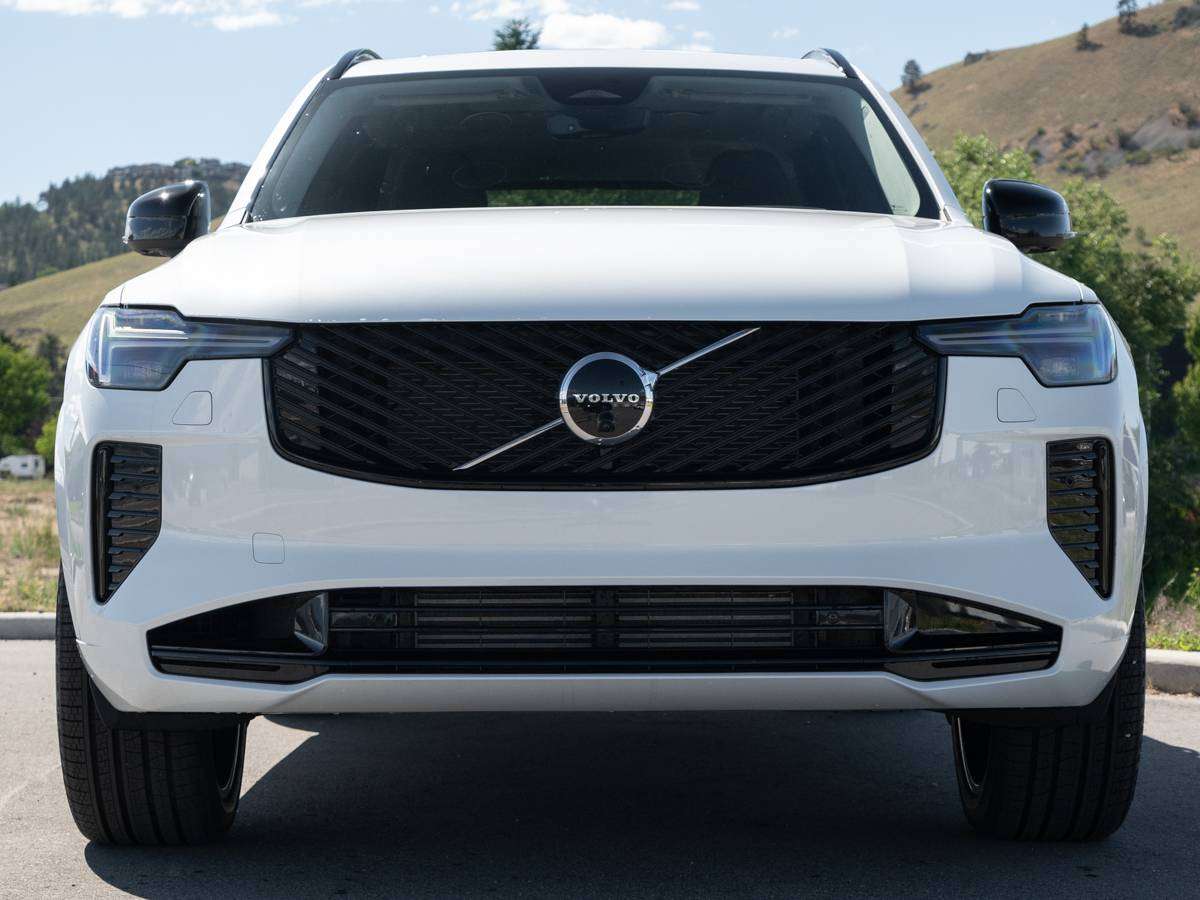 2026 Volvo XC90 T8 ULTRA DARK THEME thumb 7