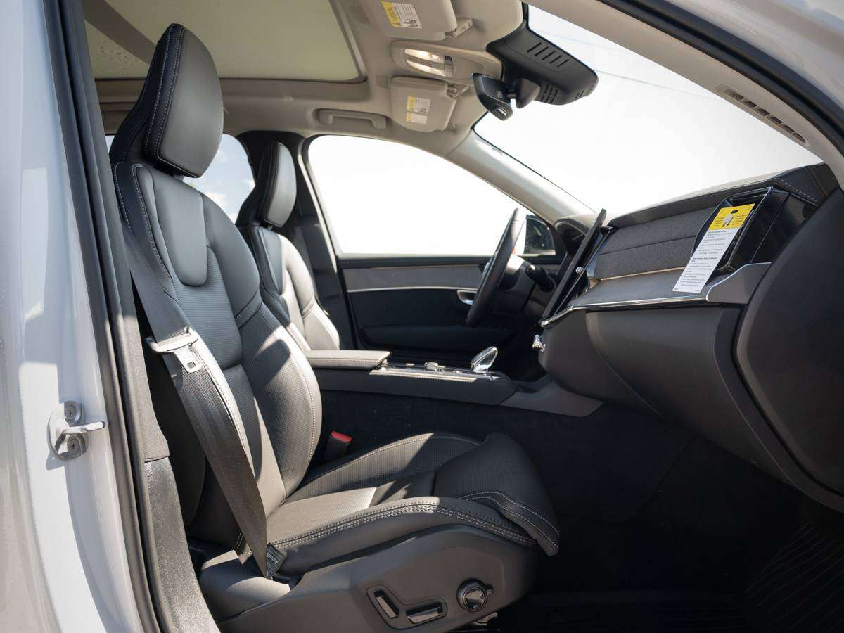 2026 Volvo XC90 T8 ULTRA DARK THEME alt 3