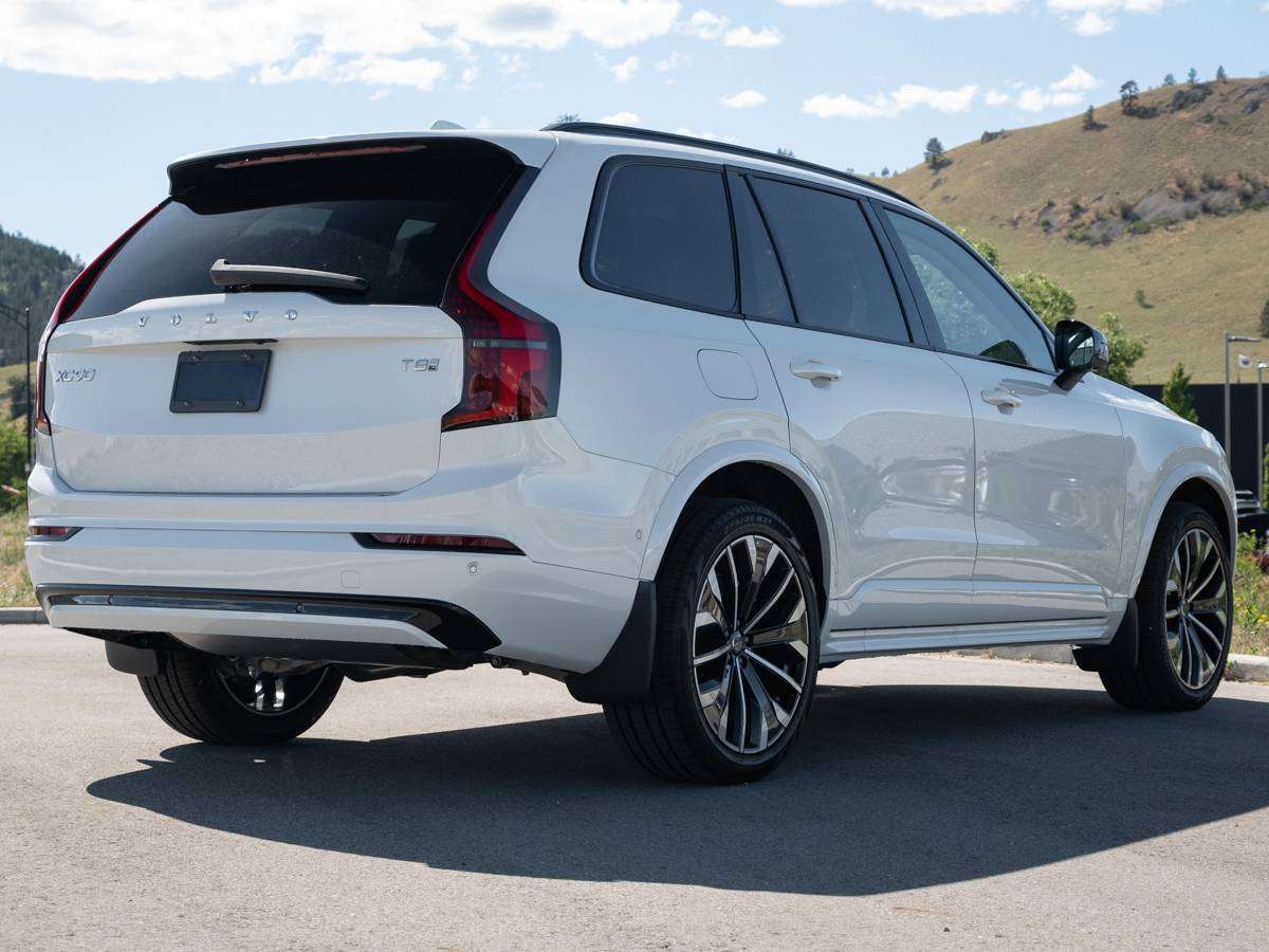 2026 Volvo XC90 T8 ULTRA DARK THEME alt 2