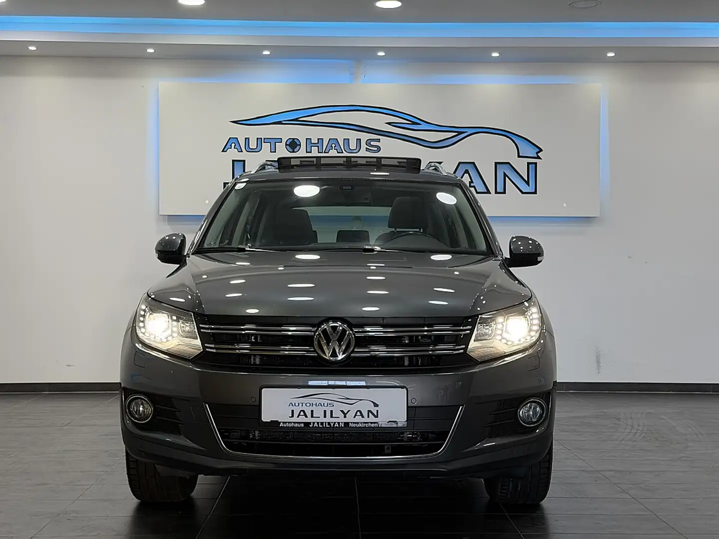 Volkswagen Tiguan 2,0 TDI BMT4Motion Sky,AHK,PANO,LED+XENON,SHZ,TOP Grau - 2