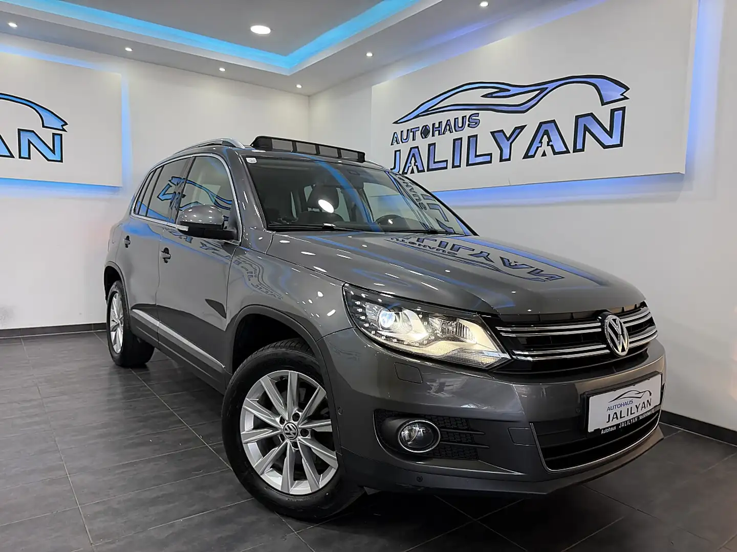 Volkswagen Tiguan 2,0 TDI BMT4Motion Sky,AHK,PANO,LED+XENON,SHZ,TOP Grau - 1