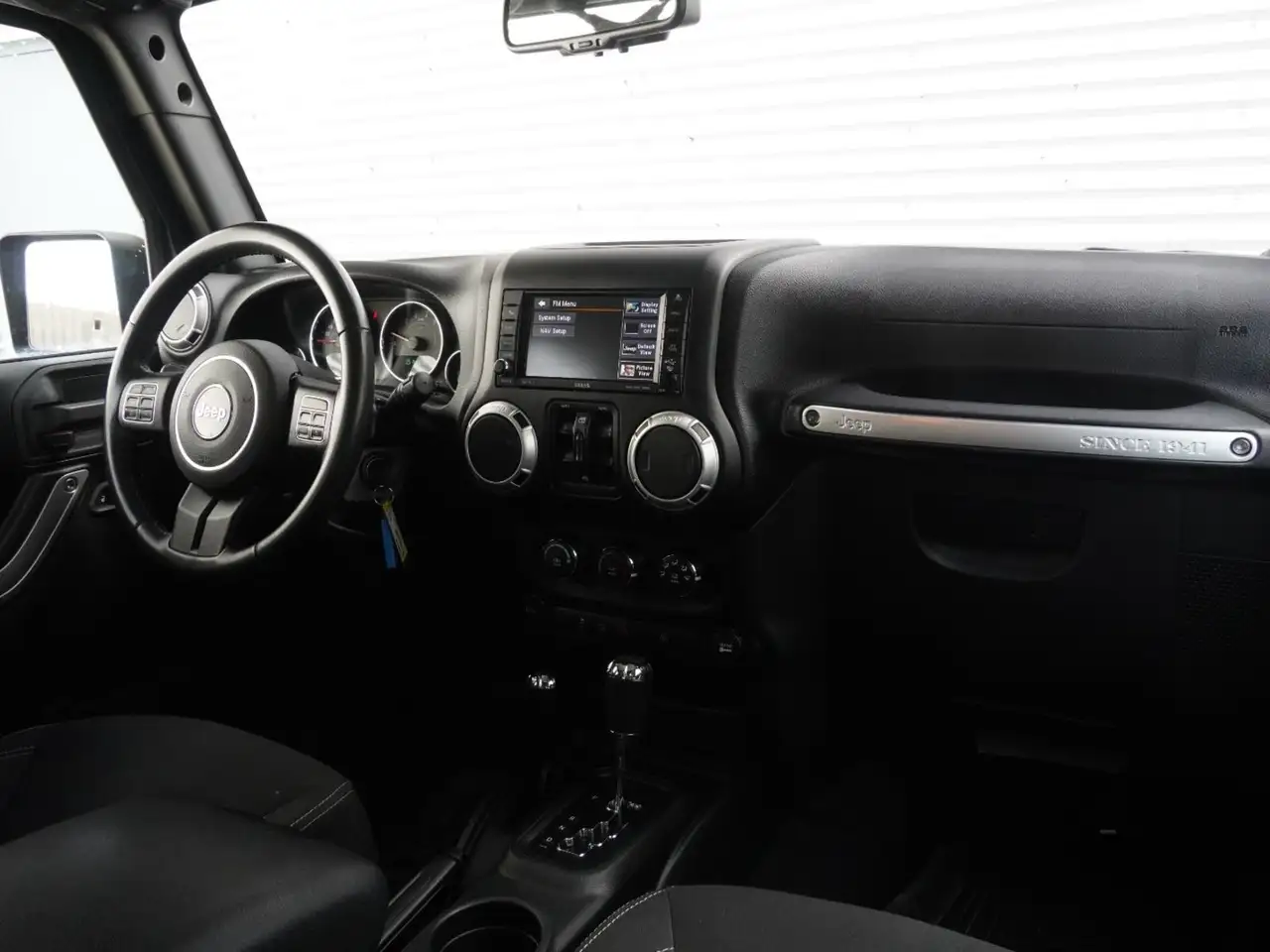 Jeep Wrangler снимка Jeep Wrangler