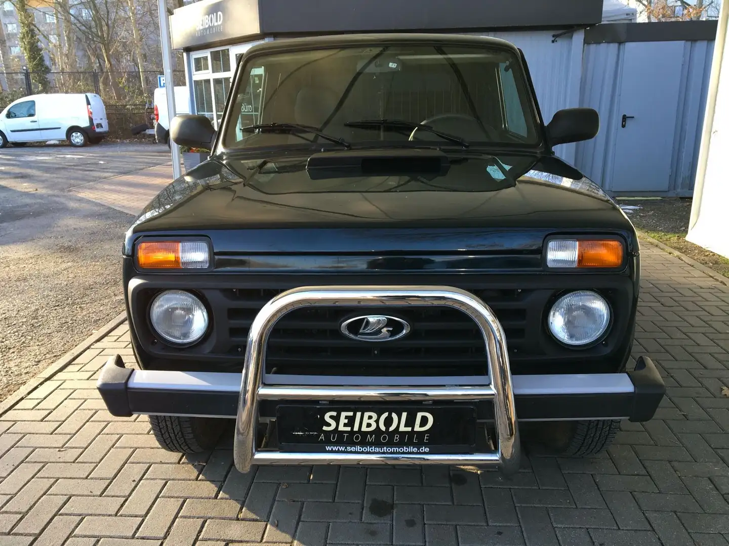 Lada Niva Urban 4x4/2-Sitze/AHK/Trenngitter/Standheiz Grün - 2