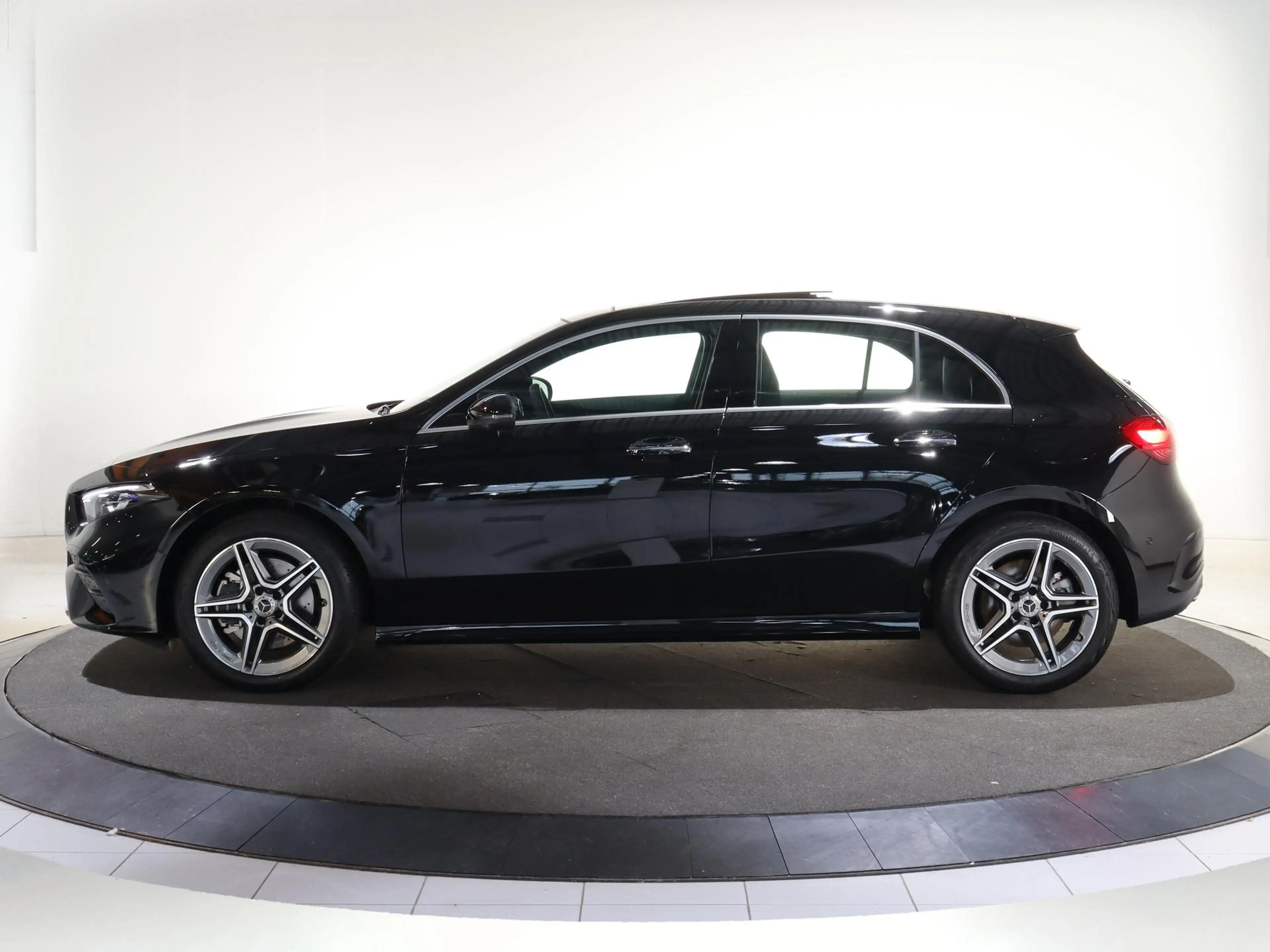 Mercedes-Benz A 250 250e Business Solution AMG | Panoramaschuifdak | H — photo 5