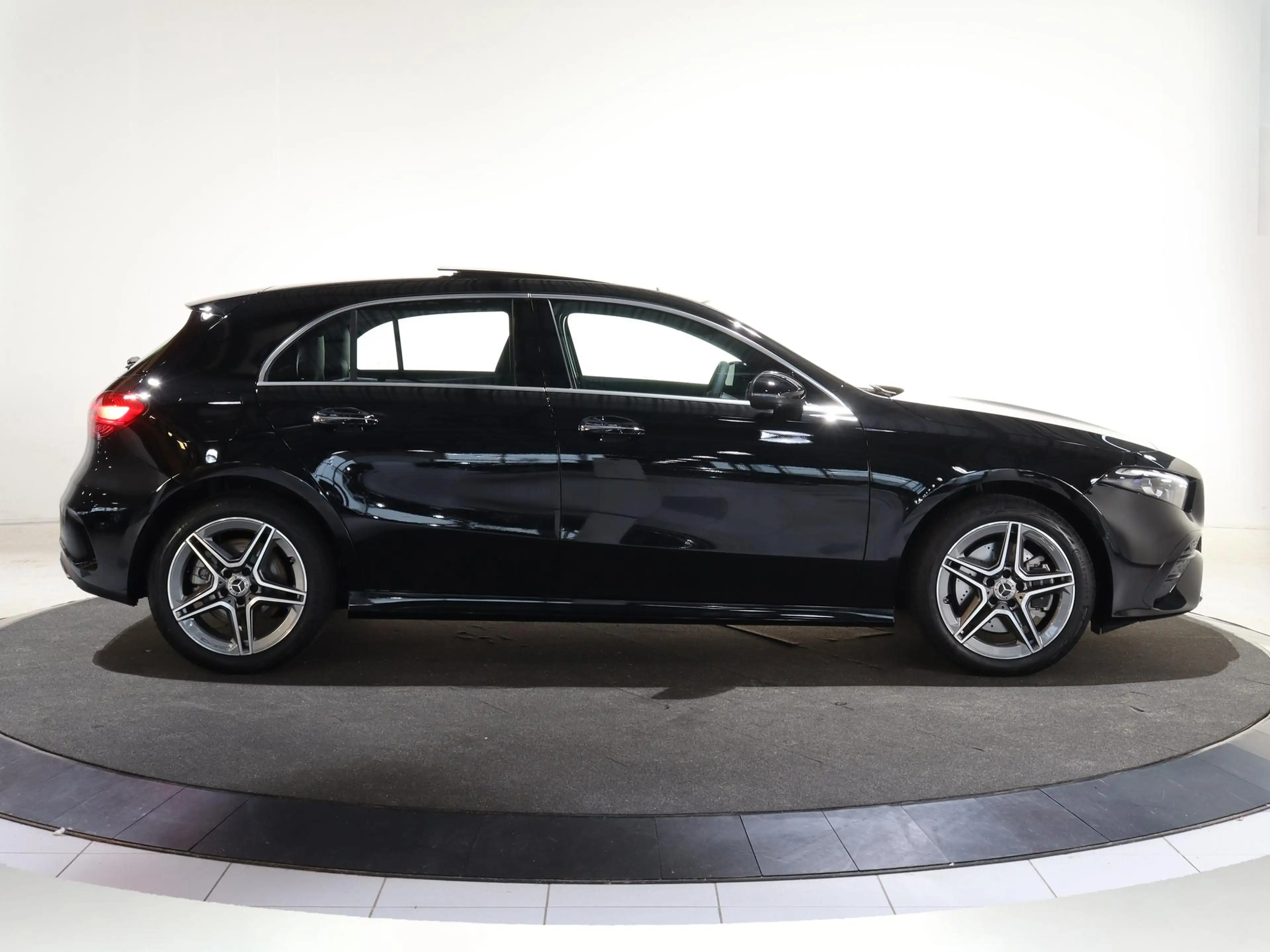 Mercedes-Benz A 250 250e Business Solution AMG | Panoramaschuifdak | H — photo 6