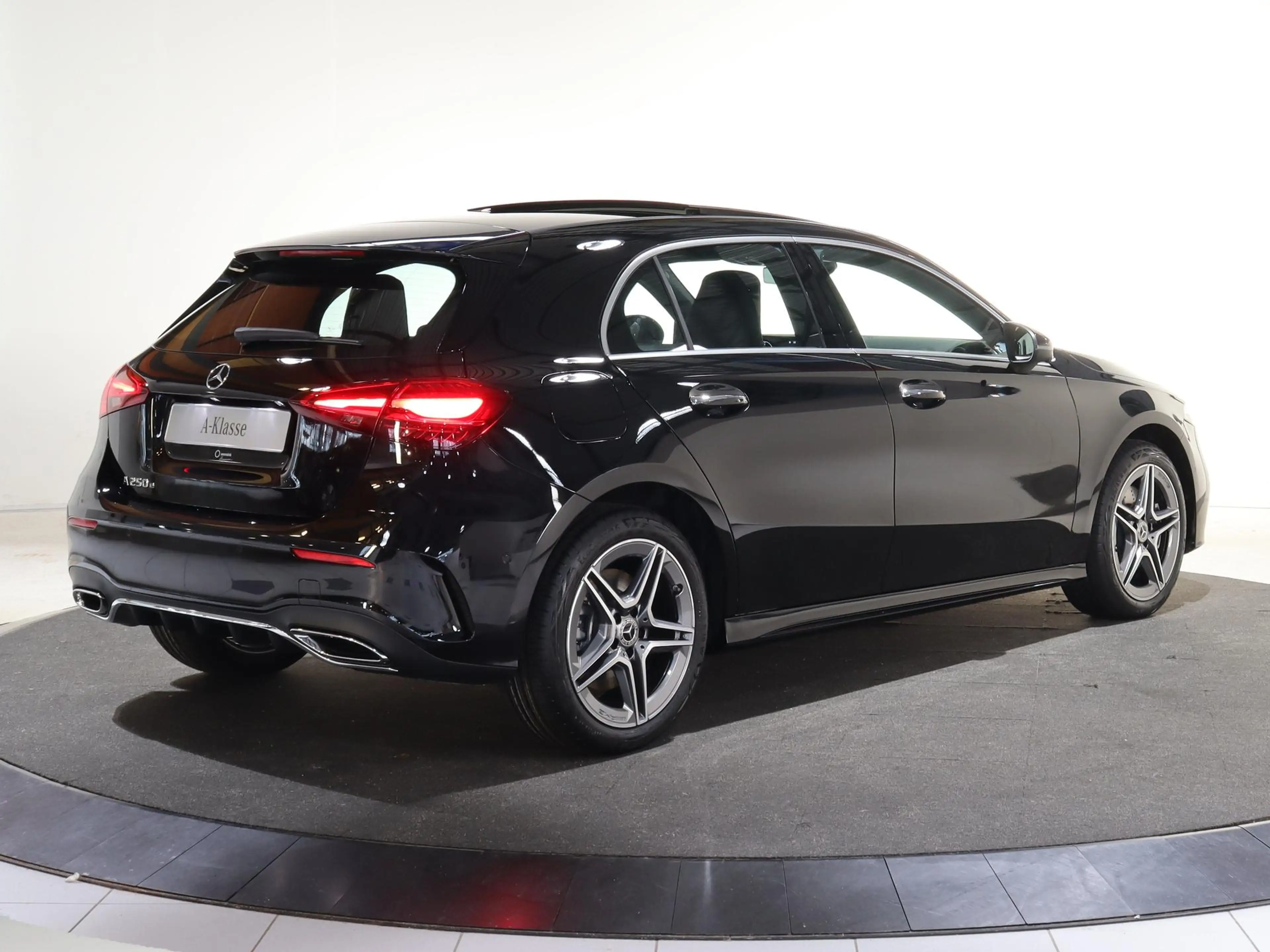 Mercedes-Benz A 250 250e Business Solution AMG | Panoramaschuifdak | H — photo 2