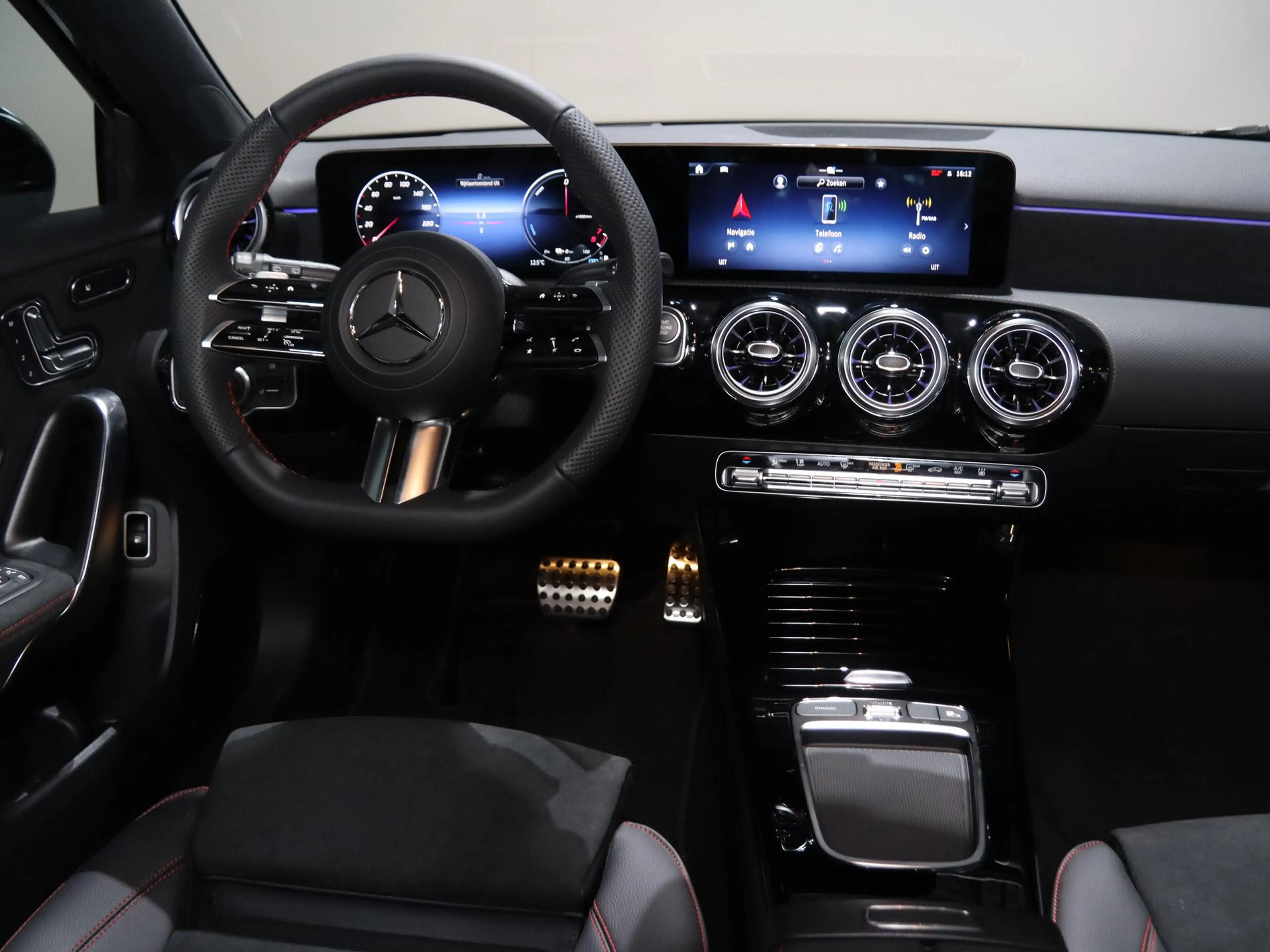 Mercedes-Benz A 250 250e Business Solution AMG | Panoramaschuifdak | H — photo 10