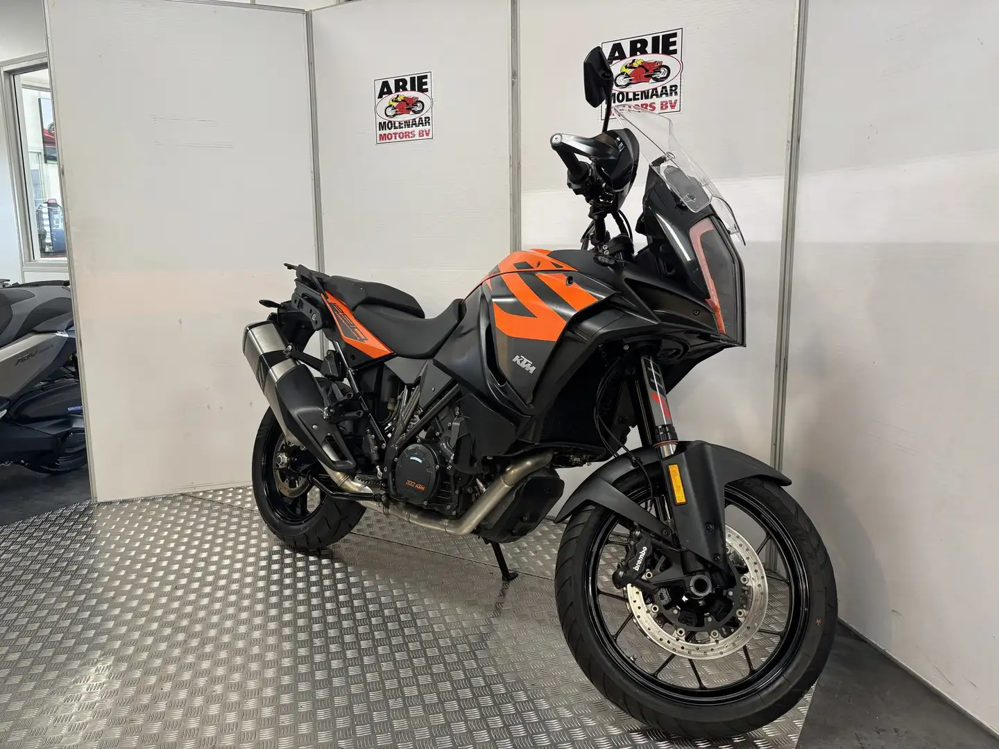 KTM 1290 Super Adventure S Oranžová - 2