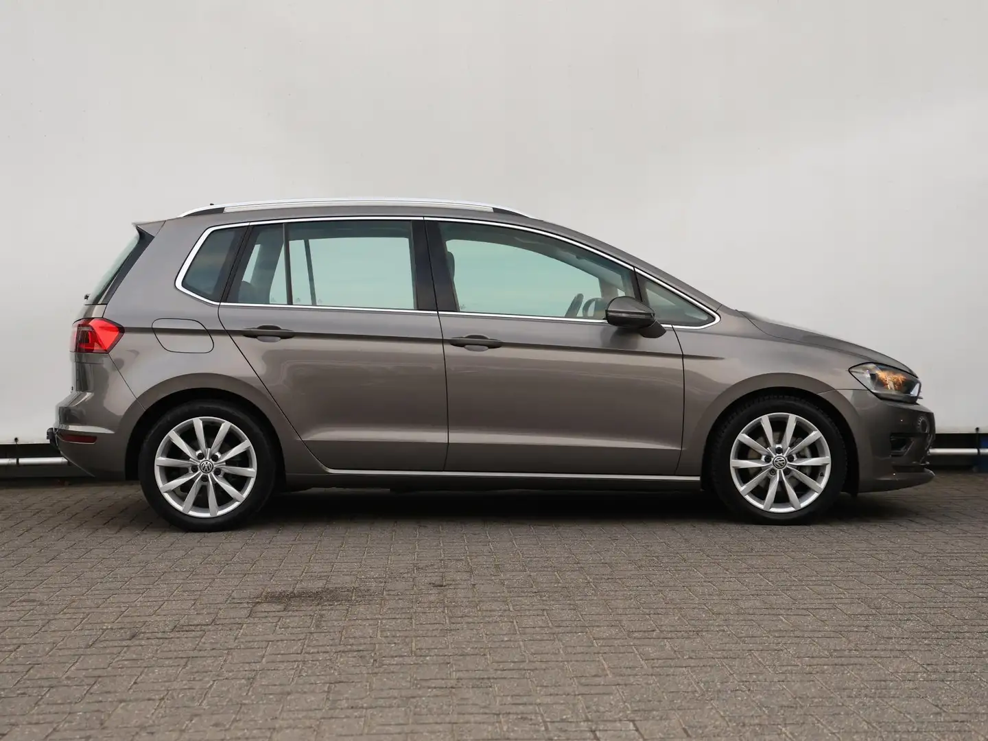 Volkswagen Golf Sportsvan 1.4 TSI Connected Series 125 pk | Navigatie | Acht Gris - 2