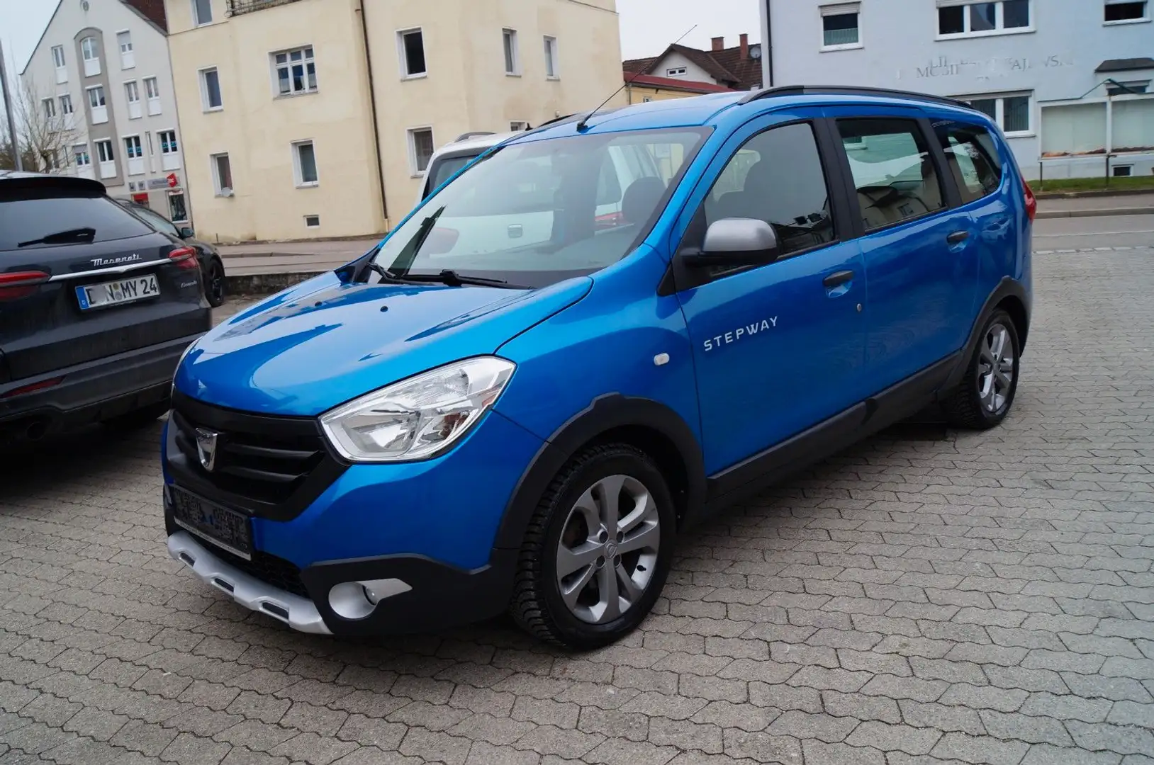 Dacia Lodgy TCe 115 Stepway Celebration,NAVI,KLIMA,AHK Bleu - 2