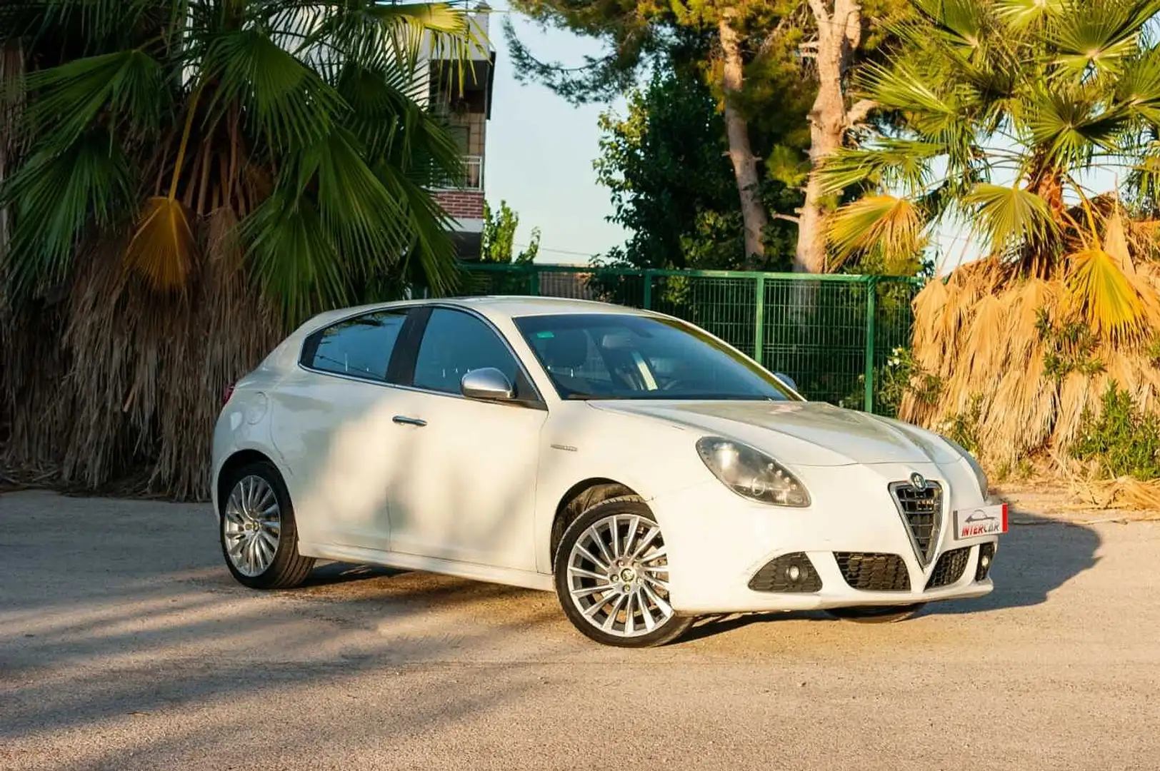 Alfa Romeo Giulietta ES - Ber5 2.0 JTDM 16V EU5, Distinctive, 2010 - 20 Blanc - 1