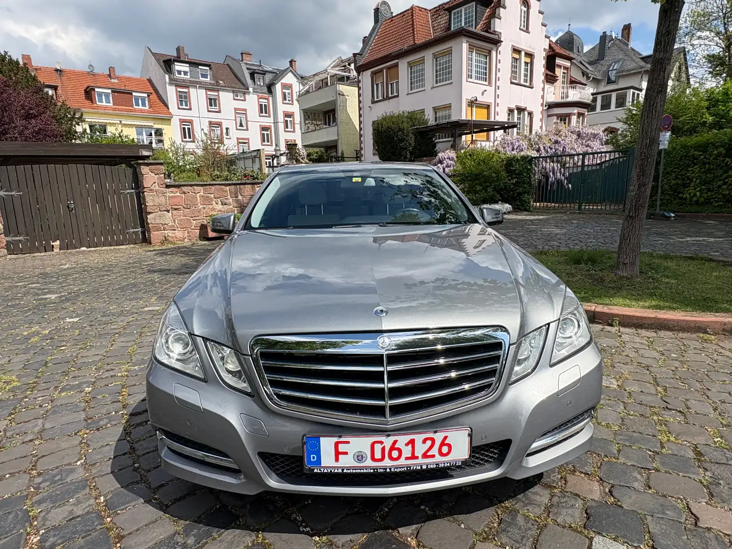 Mercedes-Benz E 350 E 350 CGI BlueEfficiency Avantgarde Silber - 1