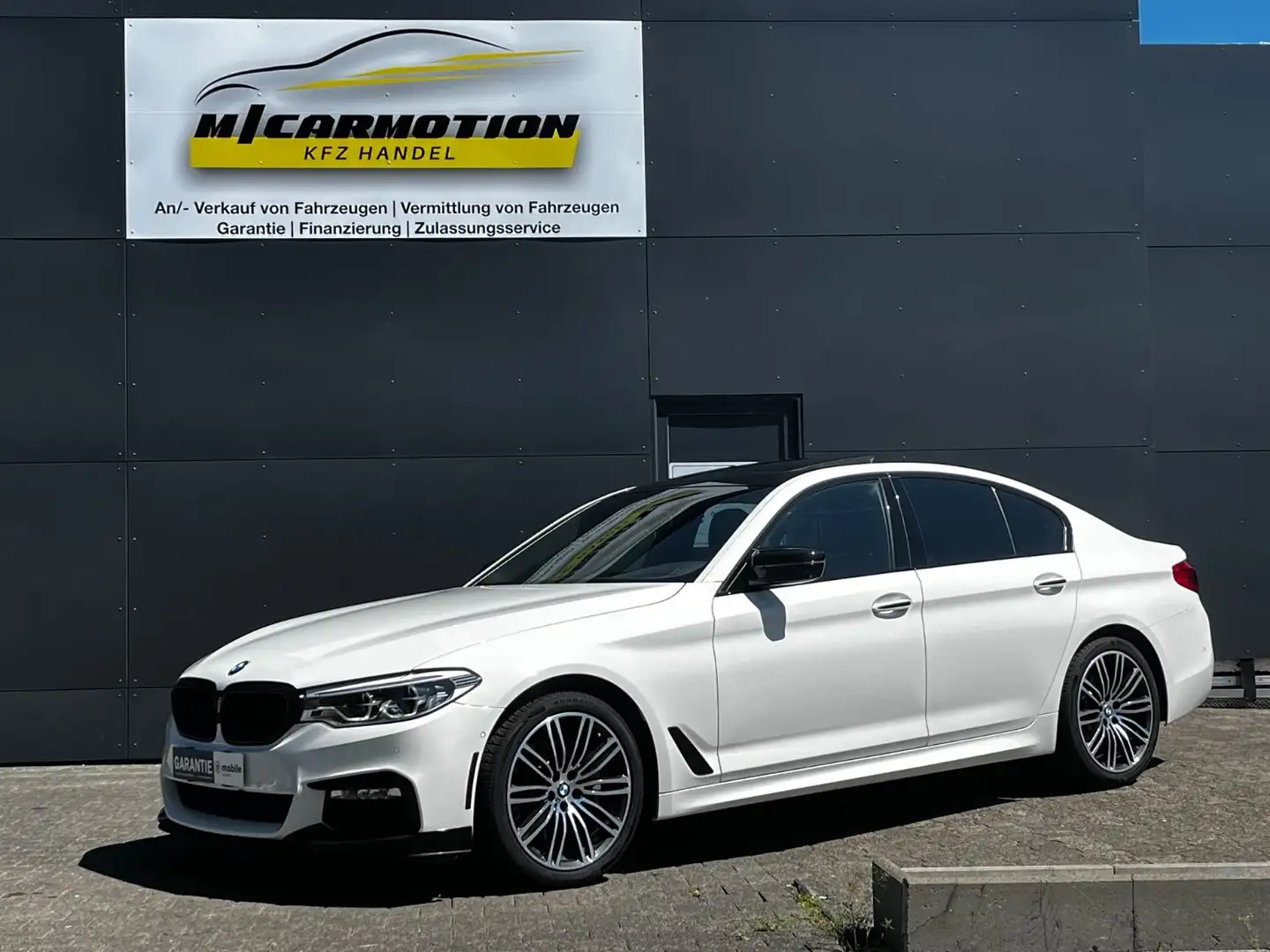 BMW 530 i G30 xDrive M Sport HUD/ LED/ Harman Kardon Weiß - 1