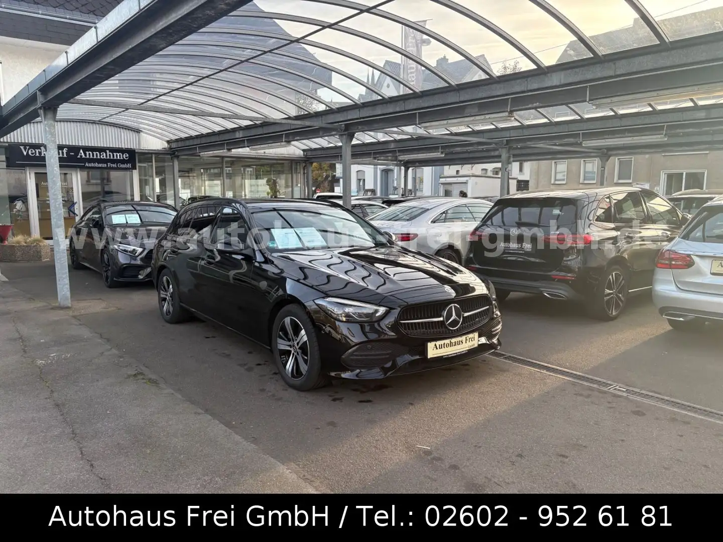 Mercedes-Benz C 180 T AVANTGARDE EXT. + INT.*KAMERA*1-HAND*LED Schwarz - 2