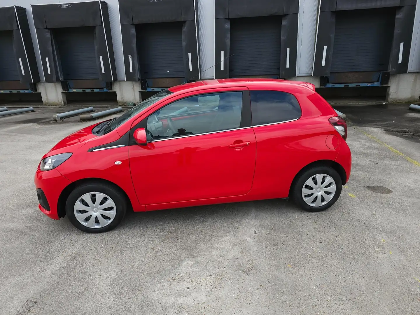 Peugeot 108 1.0 VTi Active / Airco / Dealer onderhouden Rood - 2