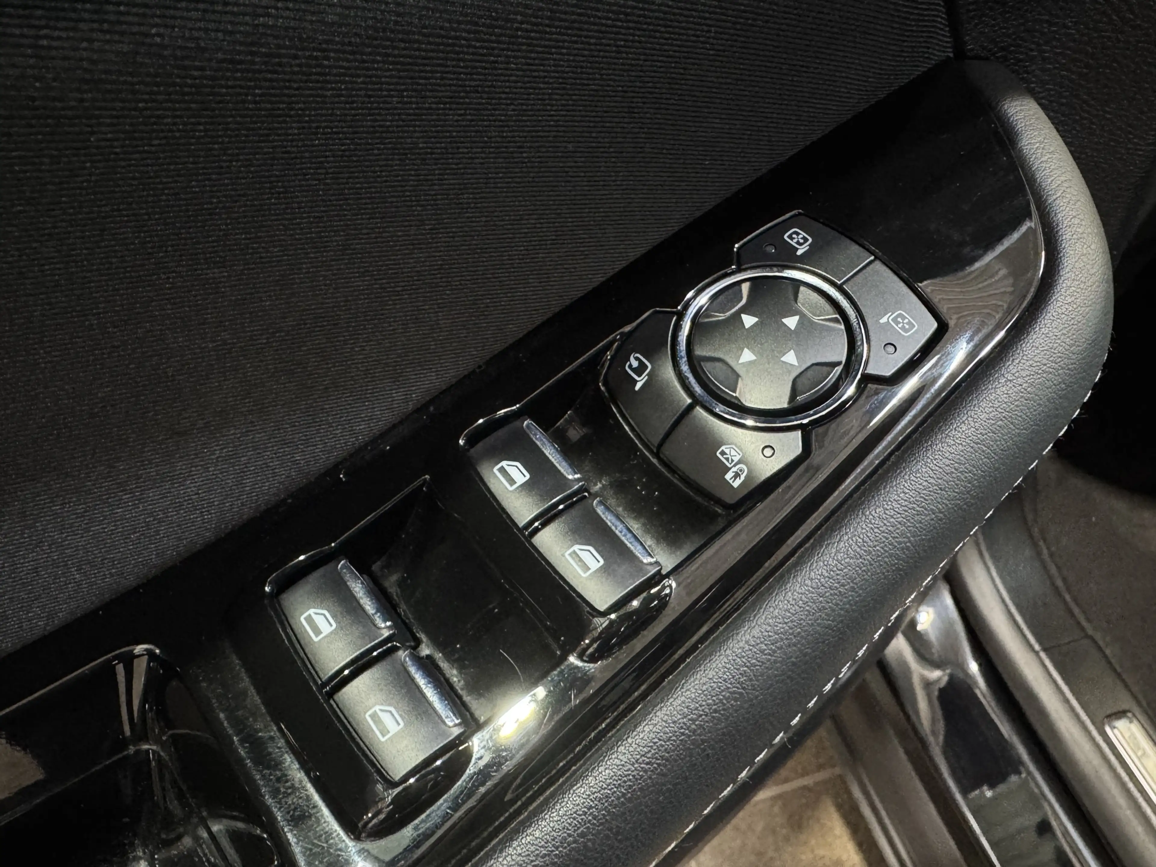 Ford Galaxy Titanium 7-Sitzer Navi ACC AHK SHZ LED — photo 15