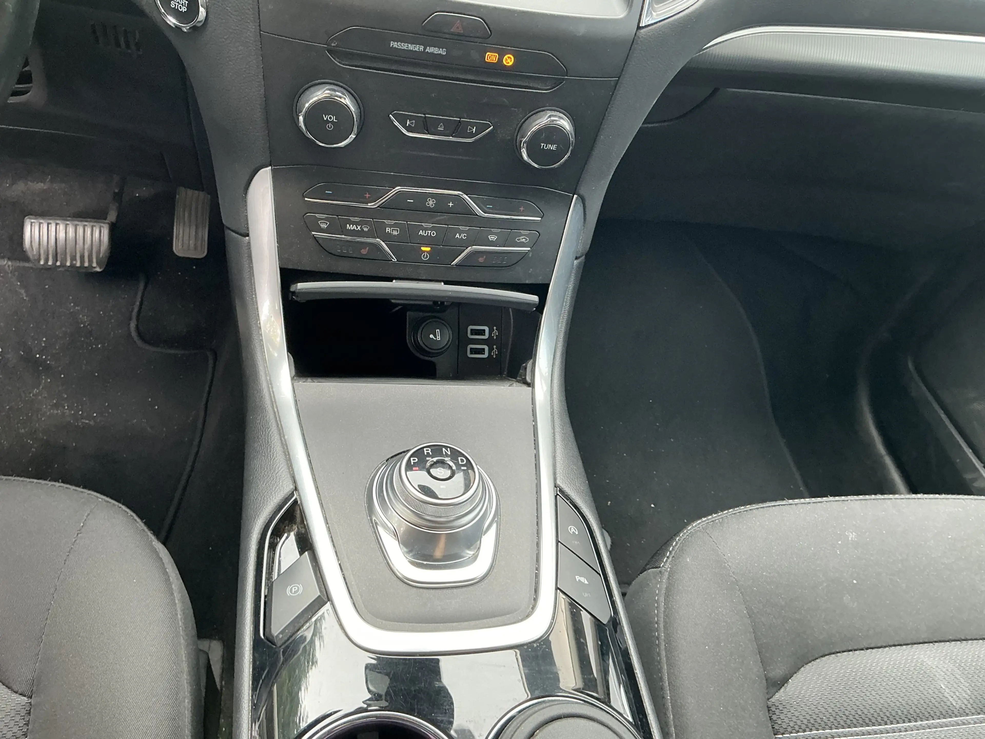 Ford Galaxy Titanium 7-Sitzer Navi ACC AHK SHZ LED — photo 11