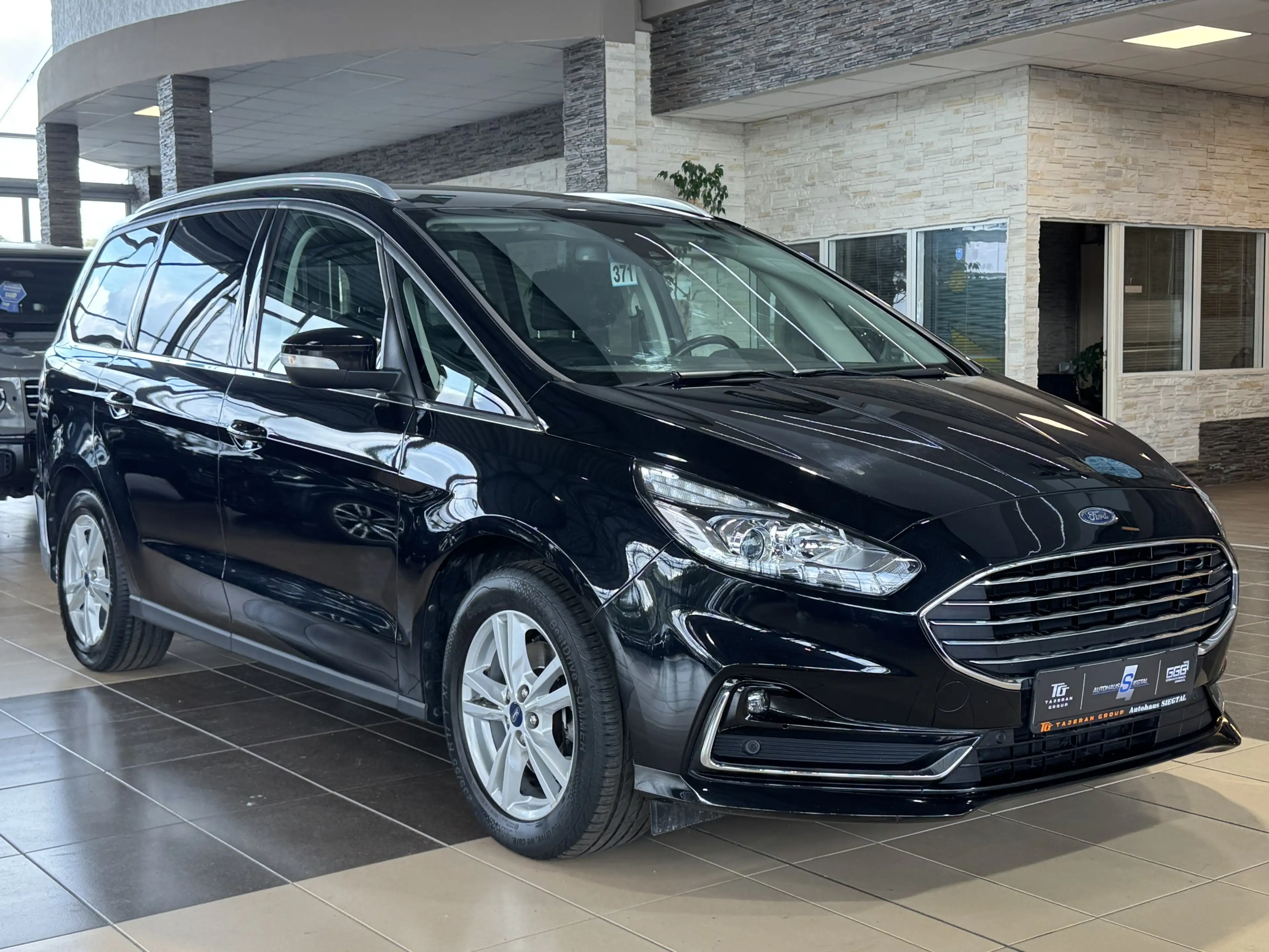 Ford Galaxy Titanium 7-Sitzer Navi ACC AHK SHZ LED