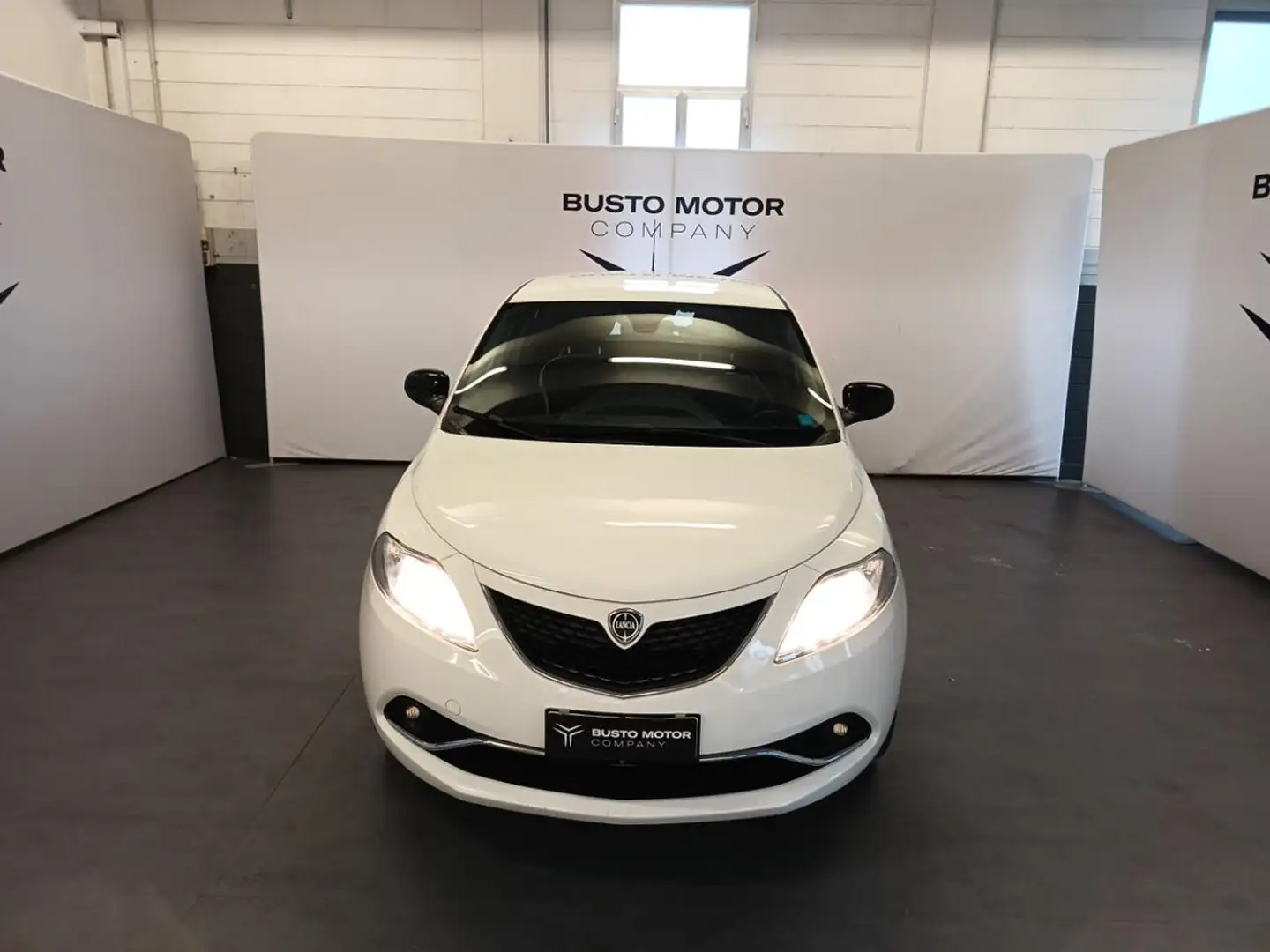 Lancia Ypsilon 1.2 69 CV 5 porte Gold Bianco - 2
