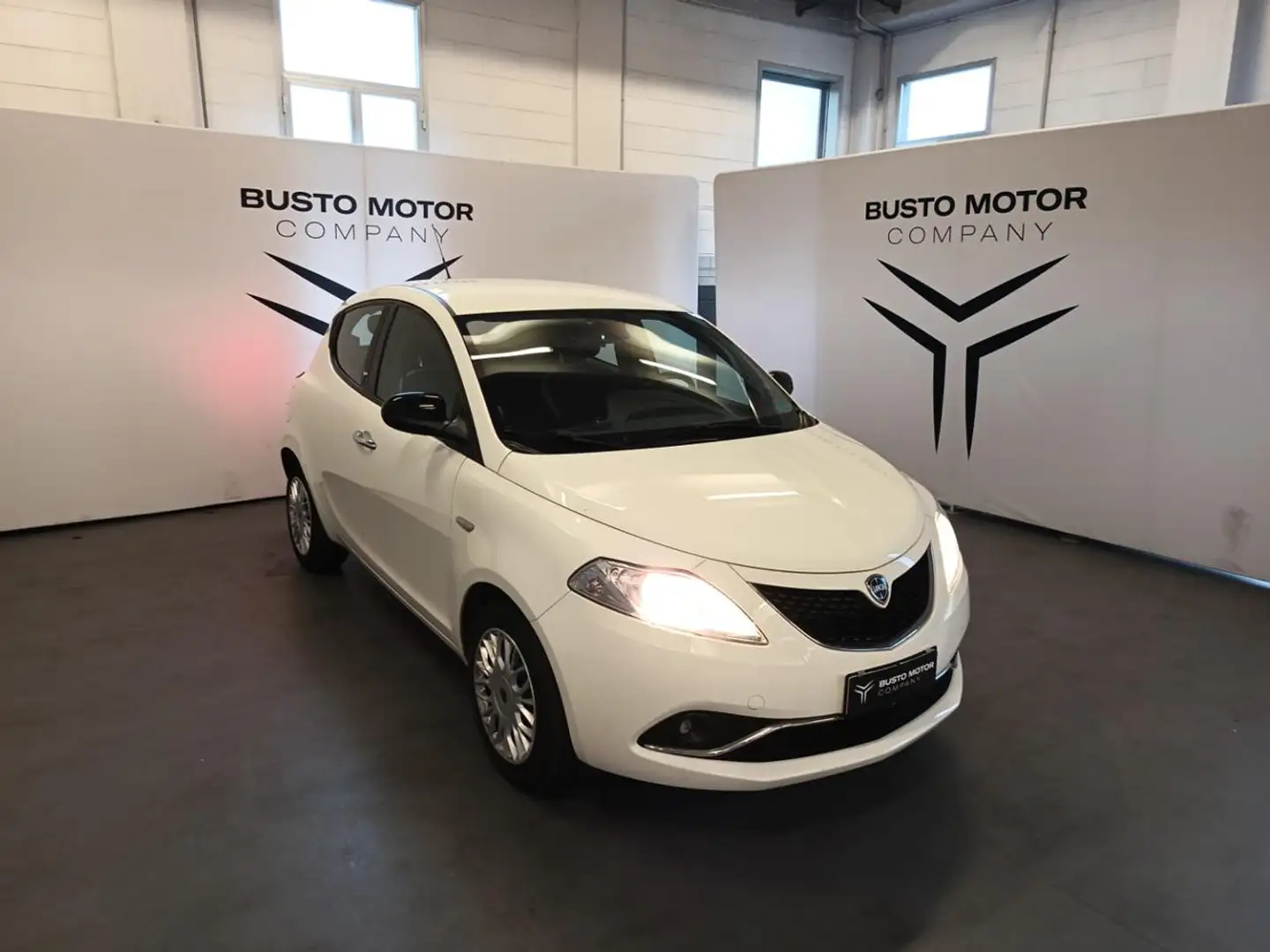 Lancia Ypsilon 1.2 69 CV 5 porte Gold Bianco - 1