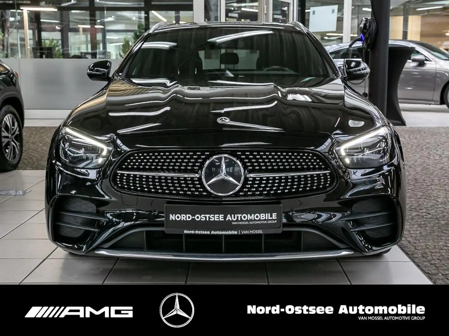 Mercedes-Benz E 220 d T AMG  AHK KAMERA SD LED NAVI SITZHZG 9G Schwarz - 2