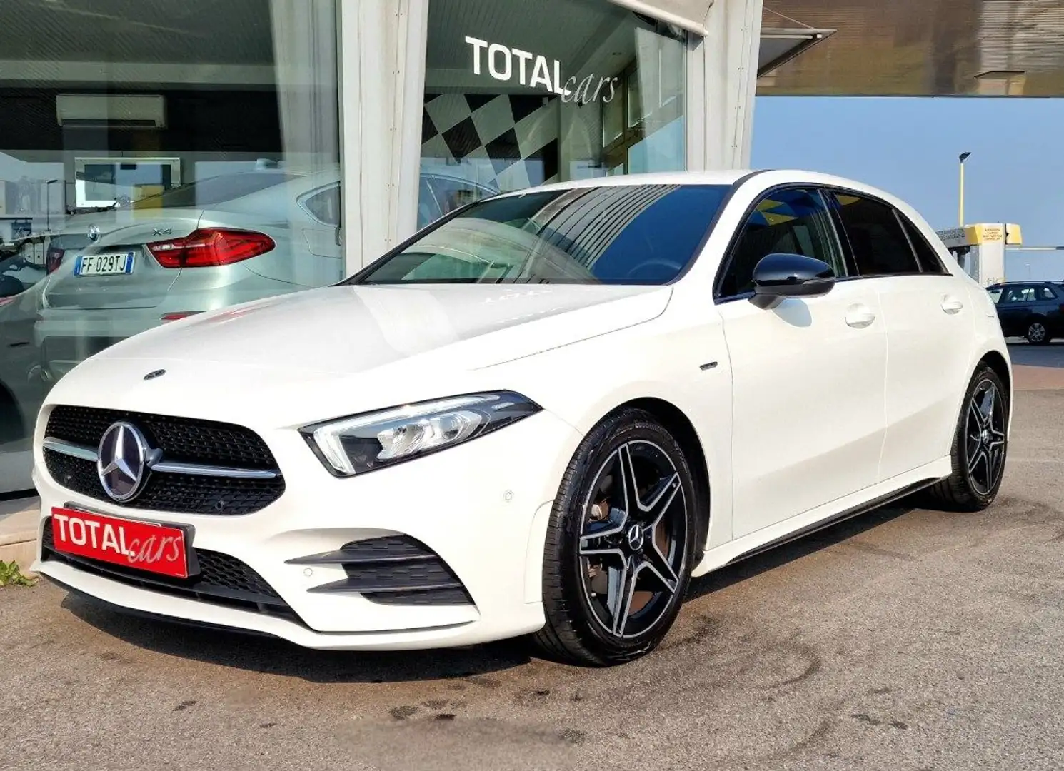 Mercedes-Benz A 180 d Autom. Premium AMG-LINE EDITION MOTORE MERCEDES Bianco - 1