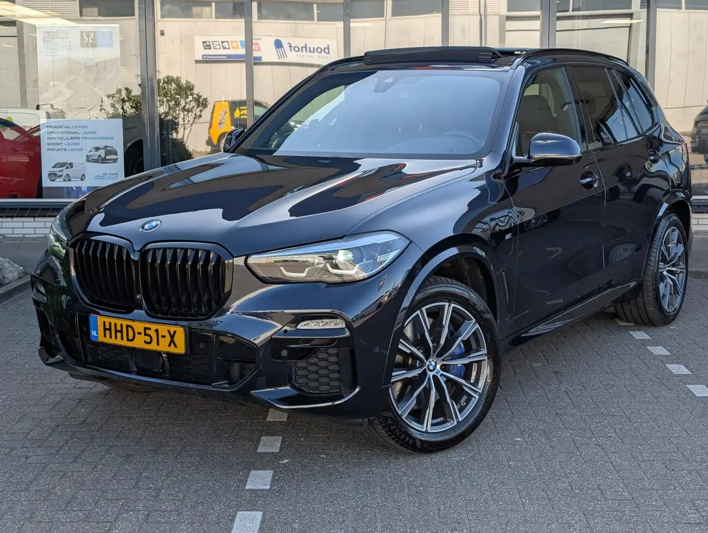BMW X5 XDrive45e High Executive / M-Pakket / Luchtvering Zwart - 1
