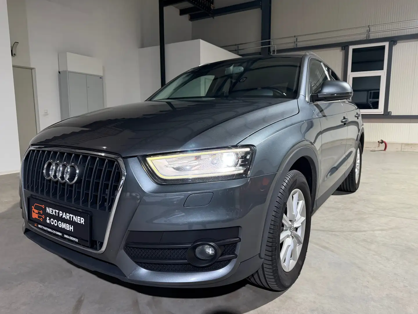 Audi Q3 2.0 TDI Grau - 2