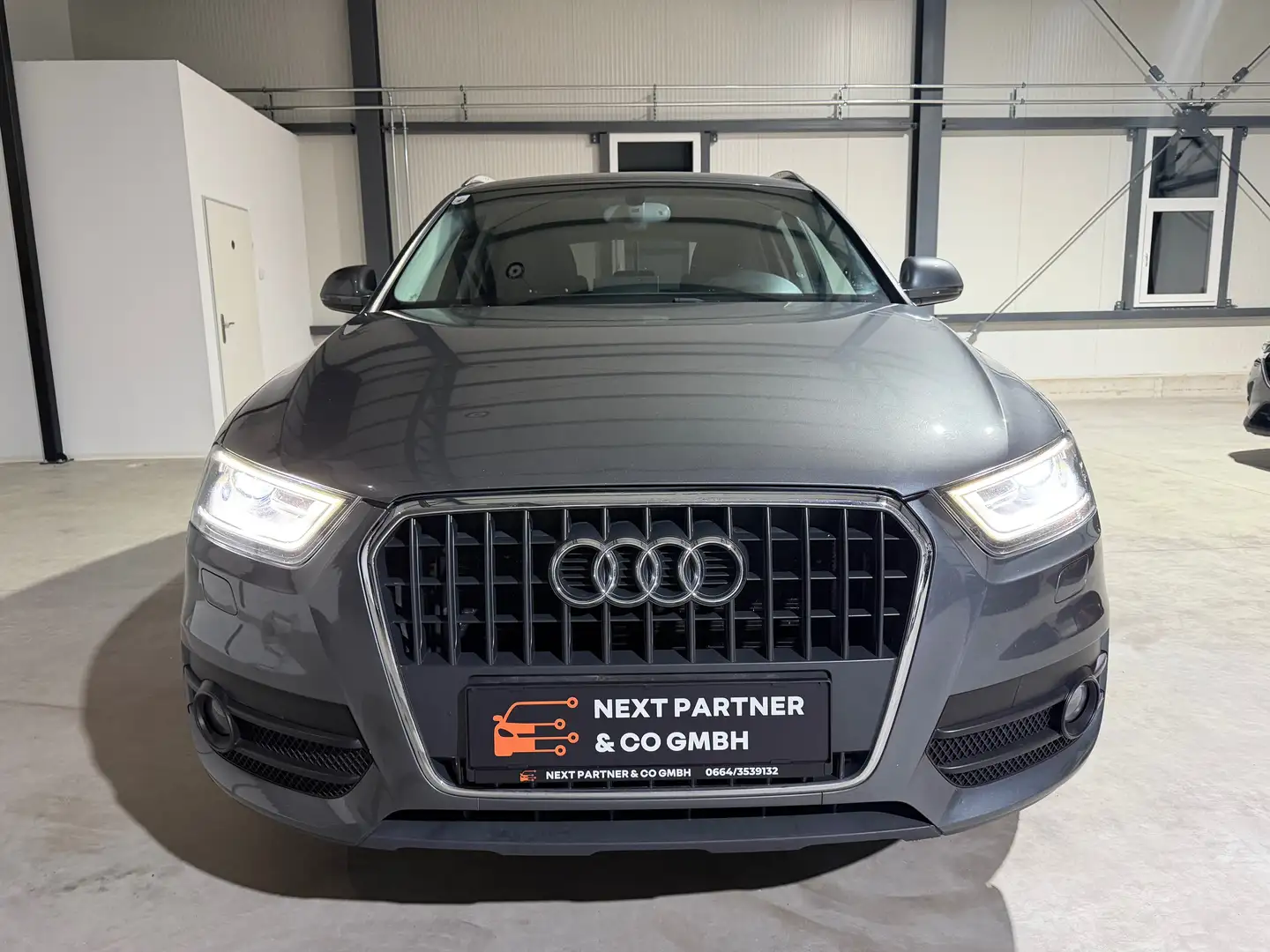 Audi Q3 2.0 TDI Grau - 1