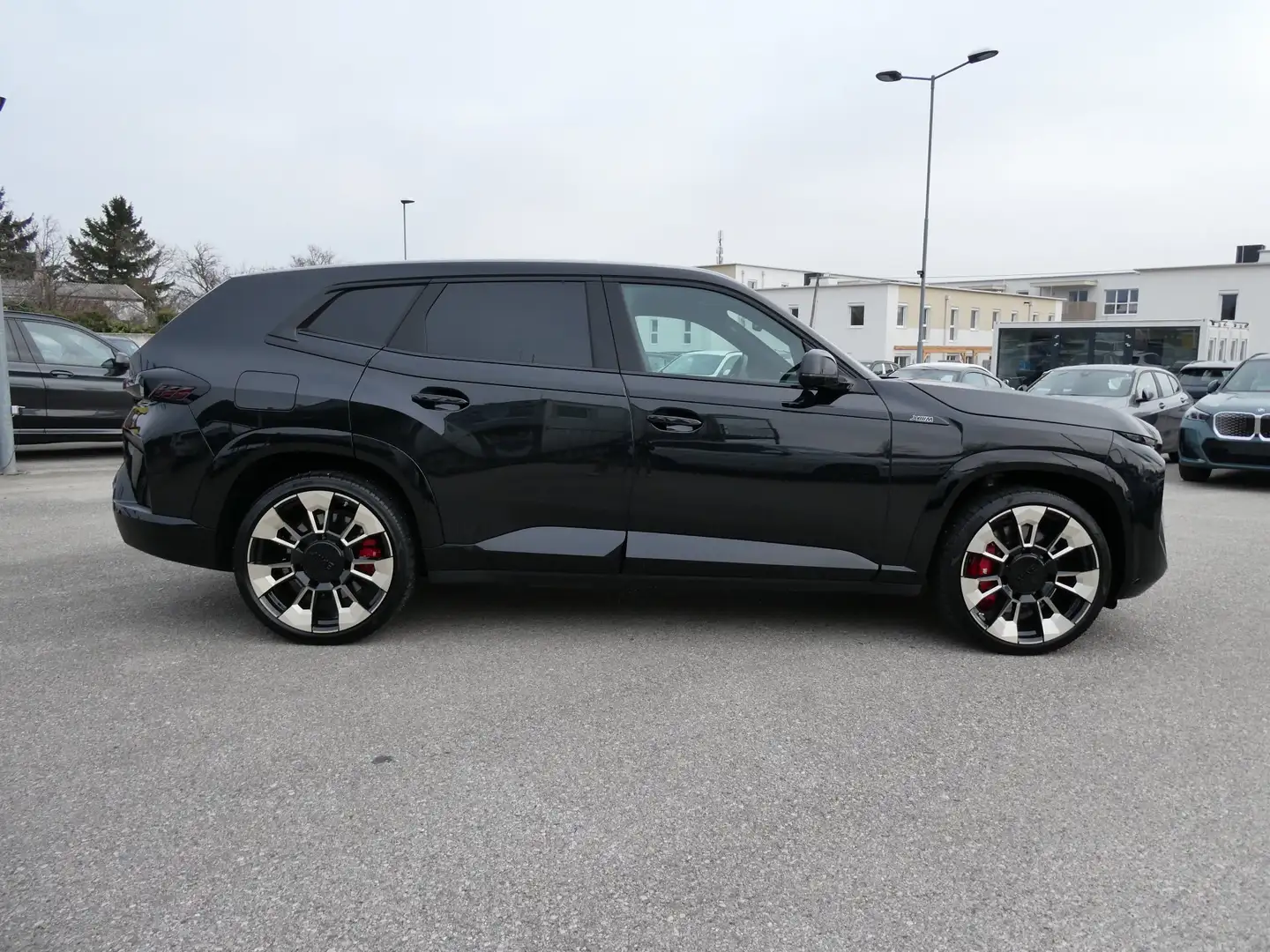 BMW XM 50e Schwarz - 2