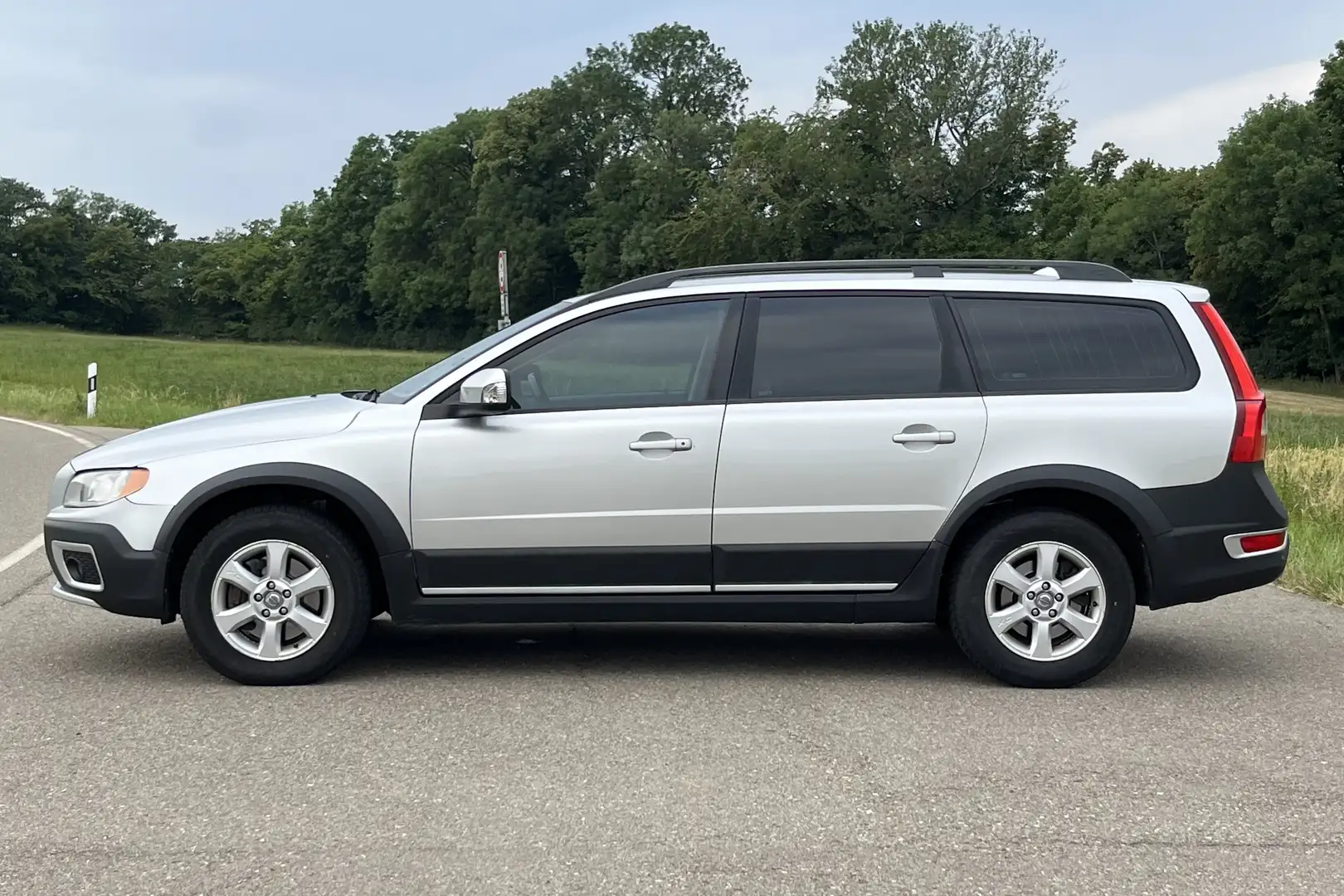 Volvo XC70 Momentum AWD Gris - 2