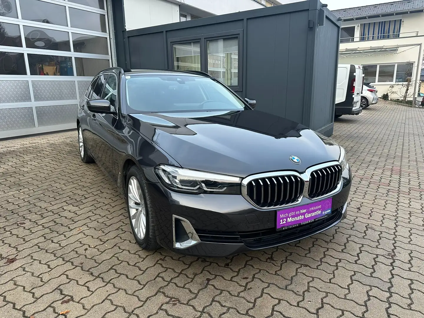 BMW 520 520 d xDrive Luxury Line Schwarz - 1