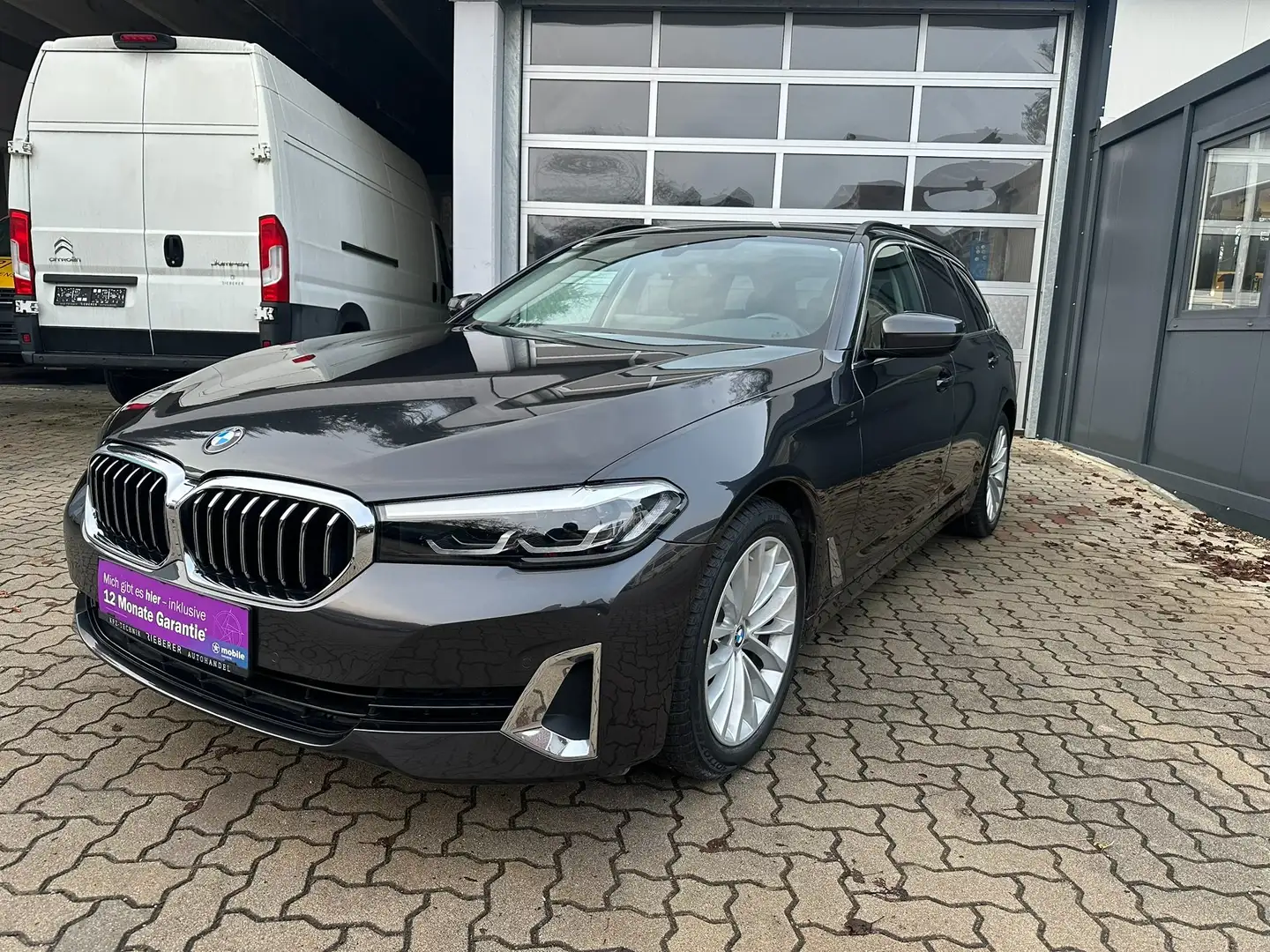 BMW 520 520 d xDrive Luxury Line Schwarz - 2