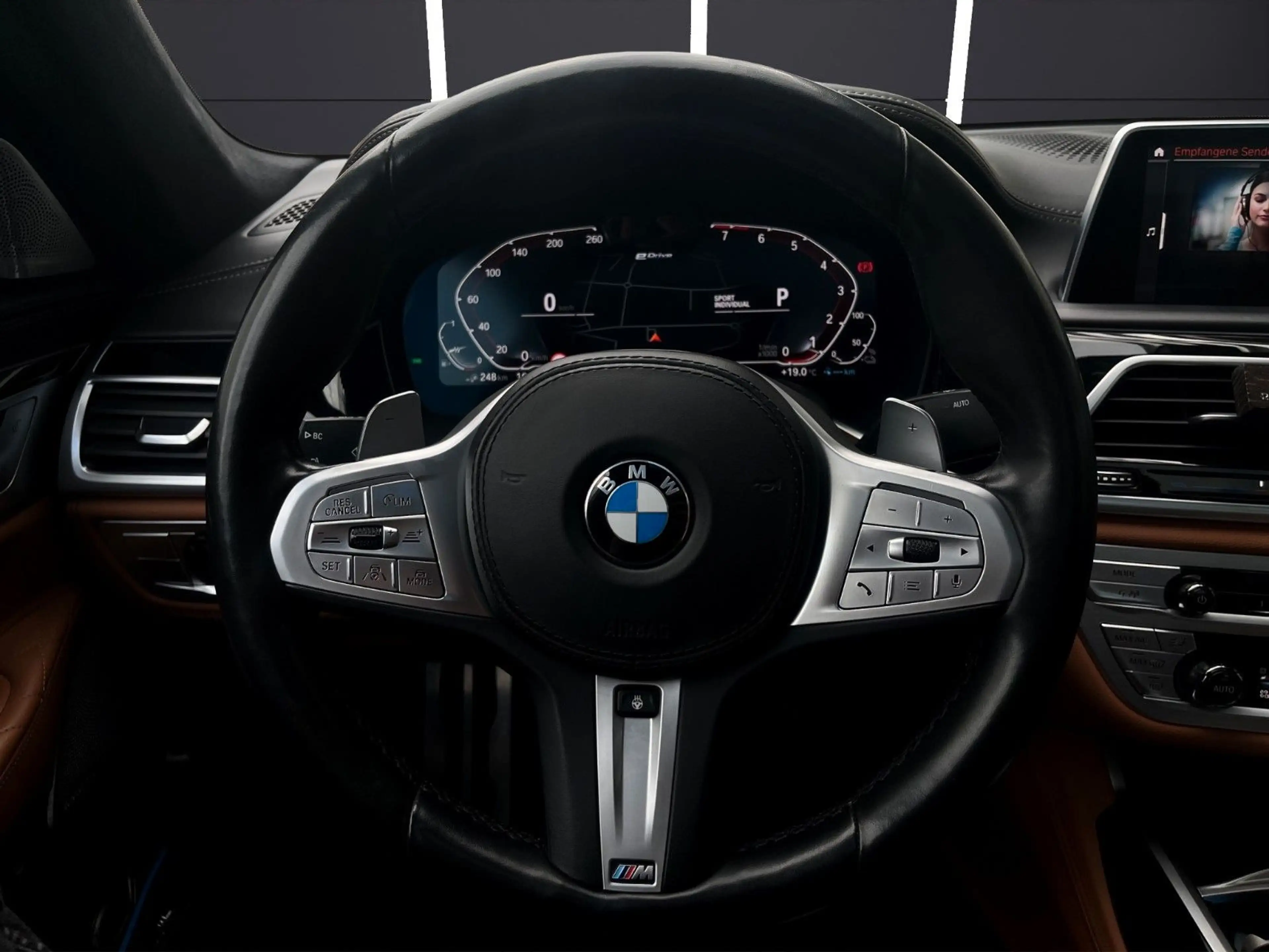 BMW 745 Le Laser*SkyLounge*B&W*FondTV*Nappa*360 — photo 8