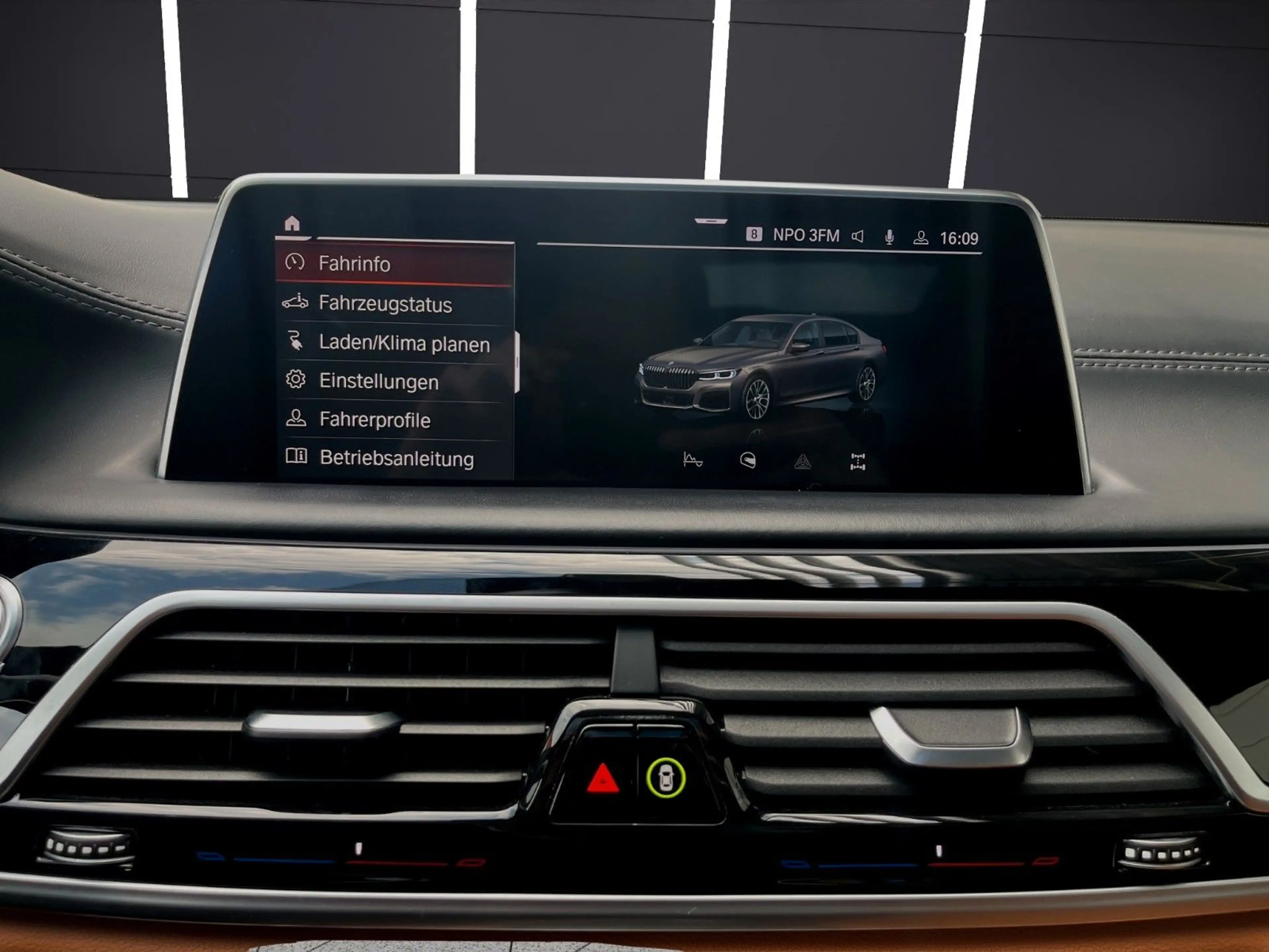 BMW 745 Le Laser*SkyLounge*B&W*FondTV*Nappa*360 — photo 10